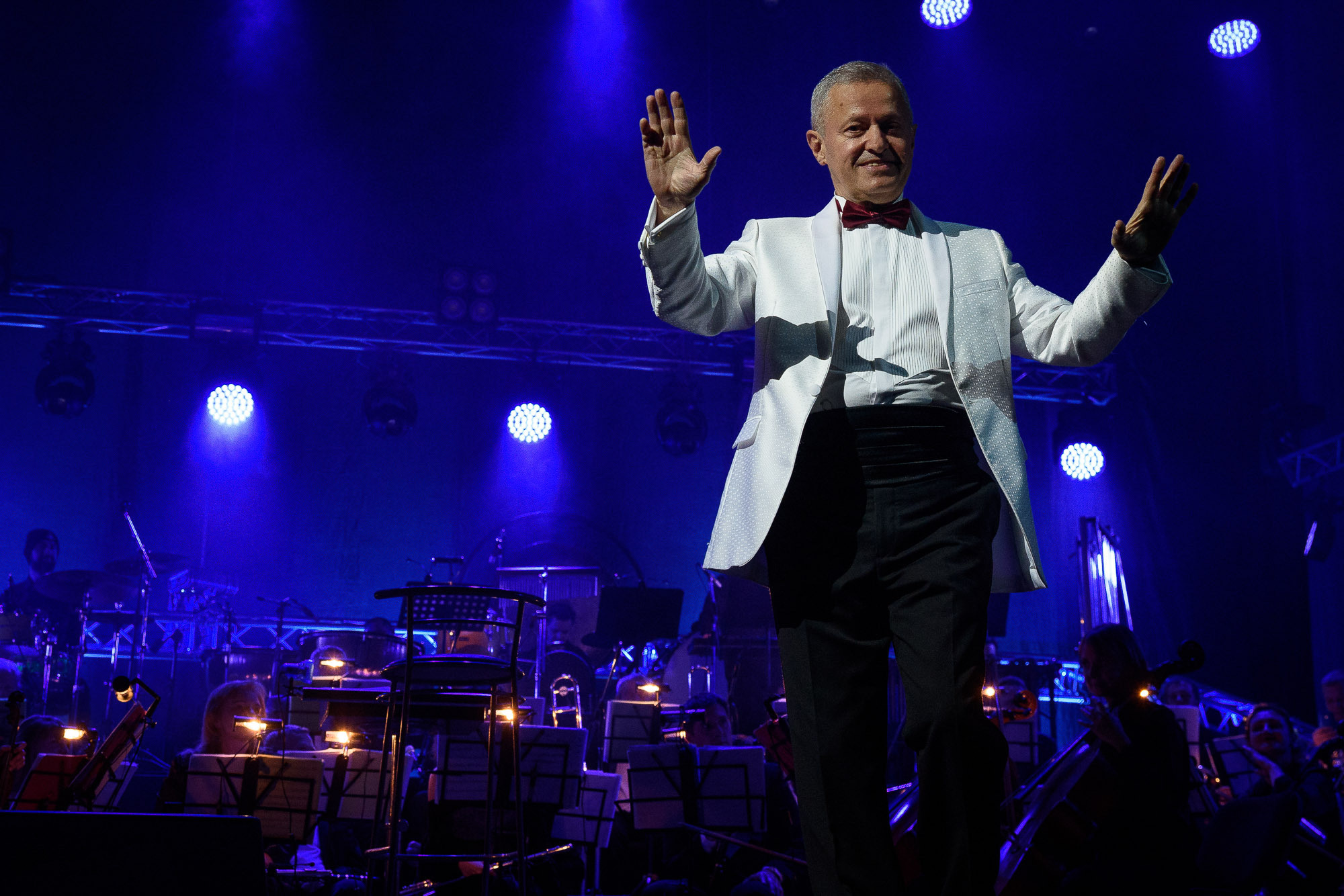 Феликс Арановский благодарит зрителей после концерта