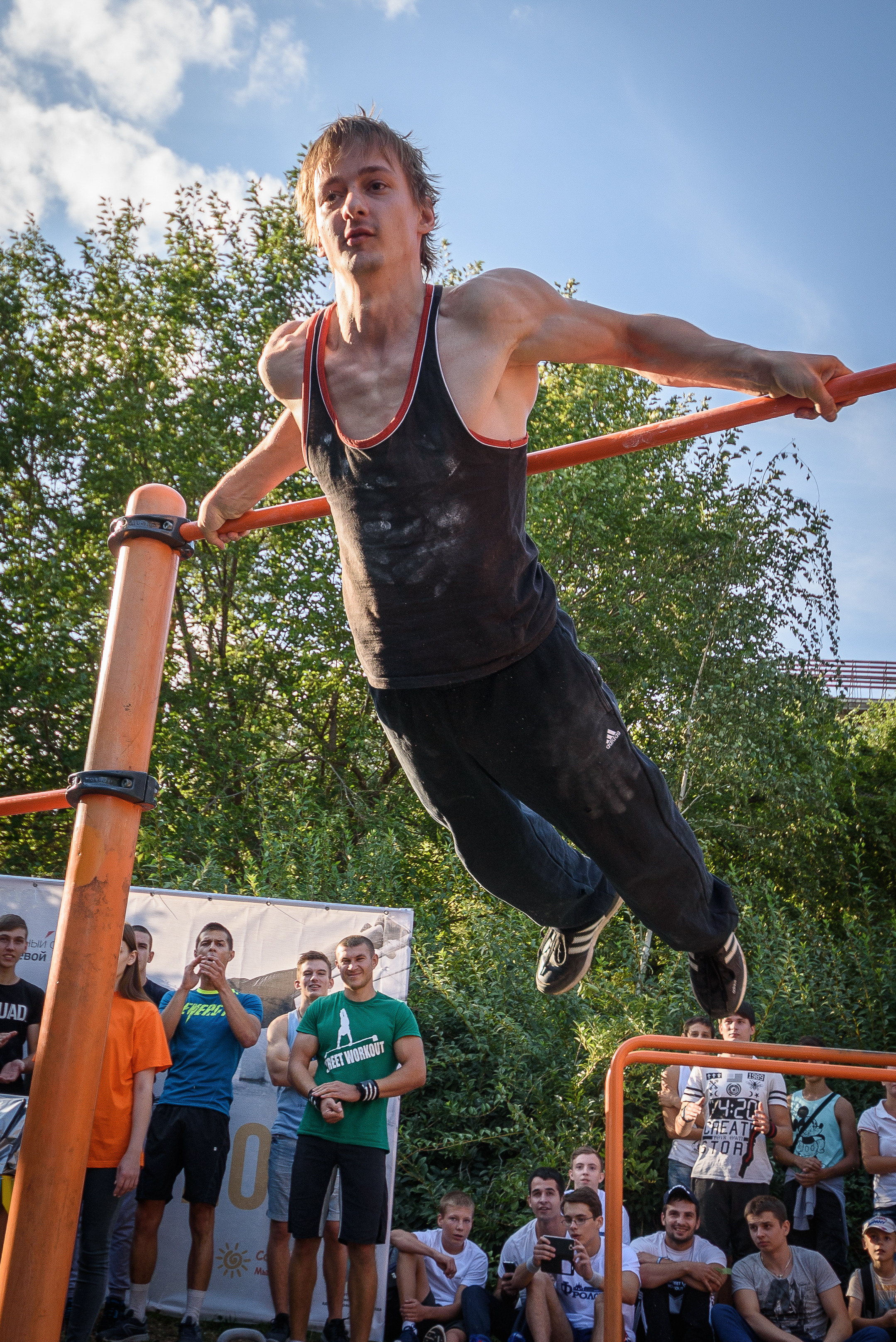 Спортсмен на турнике