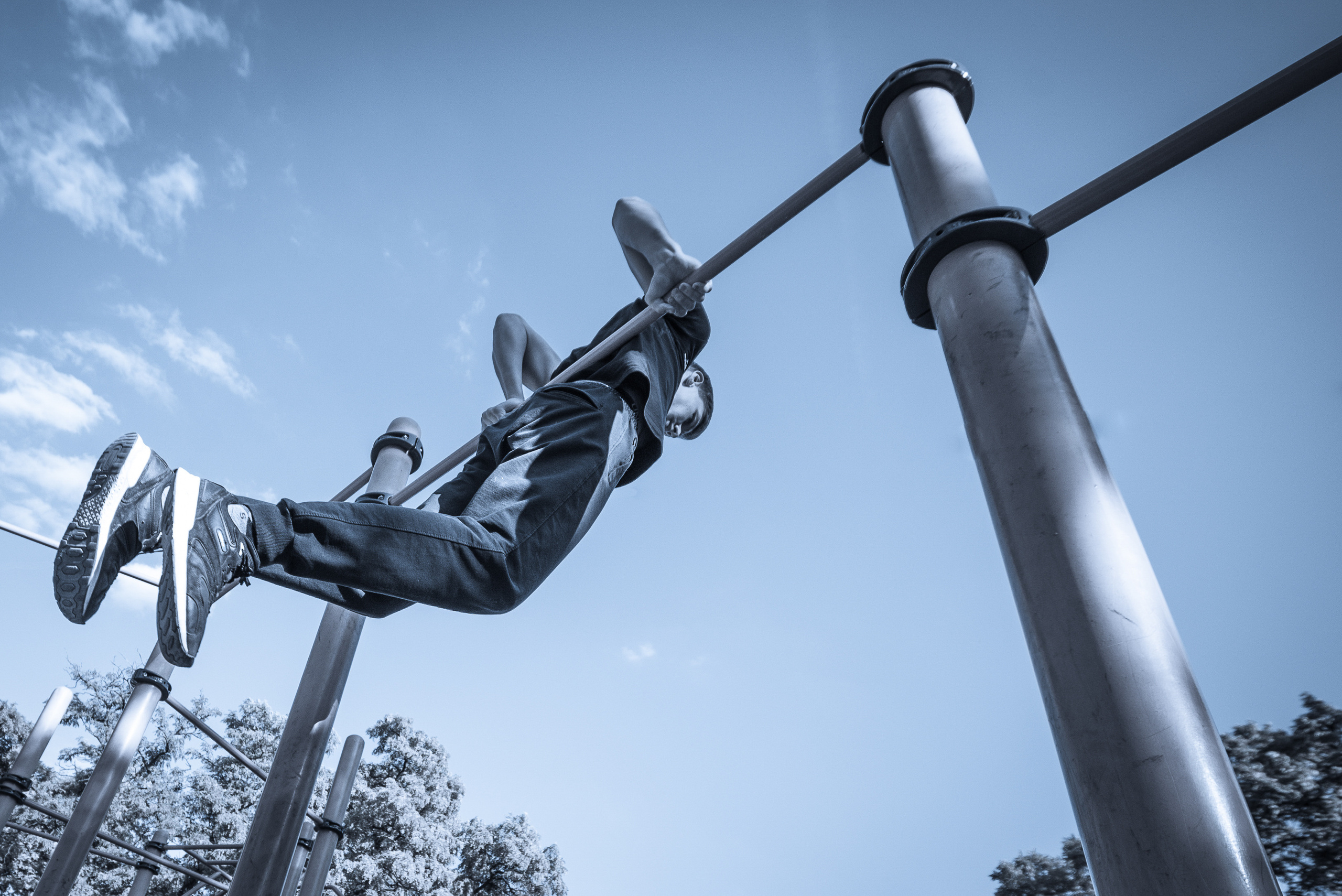 Спортсмен на турнике. Соревнования по workout