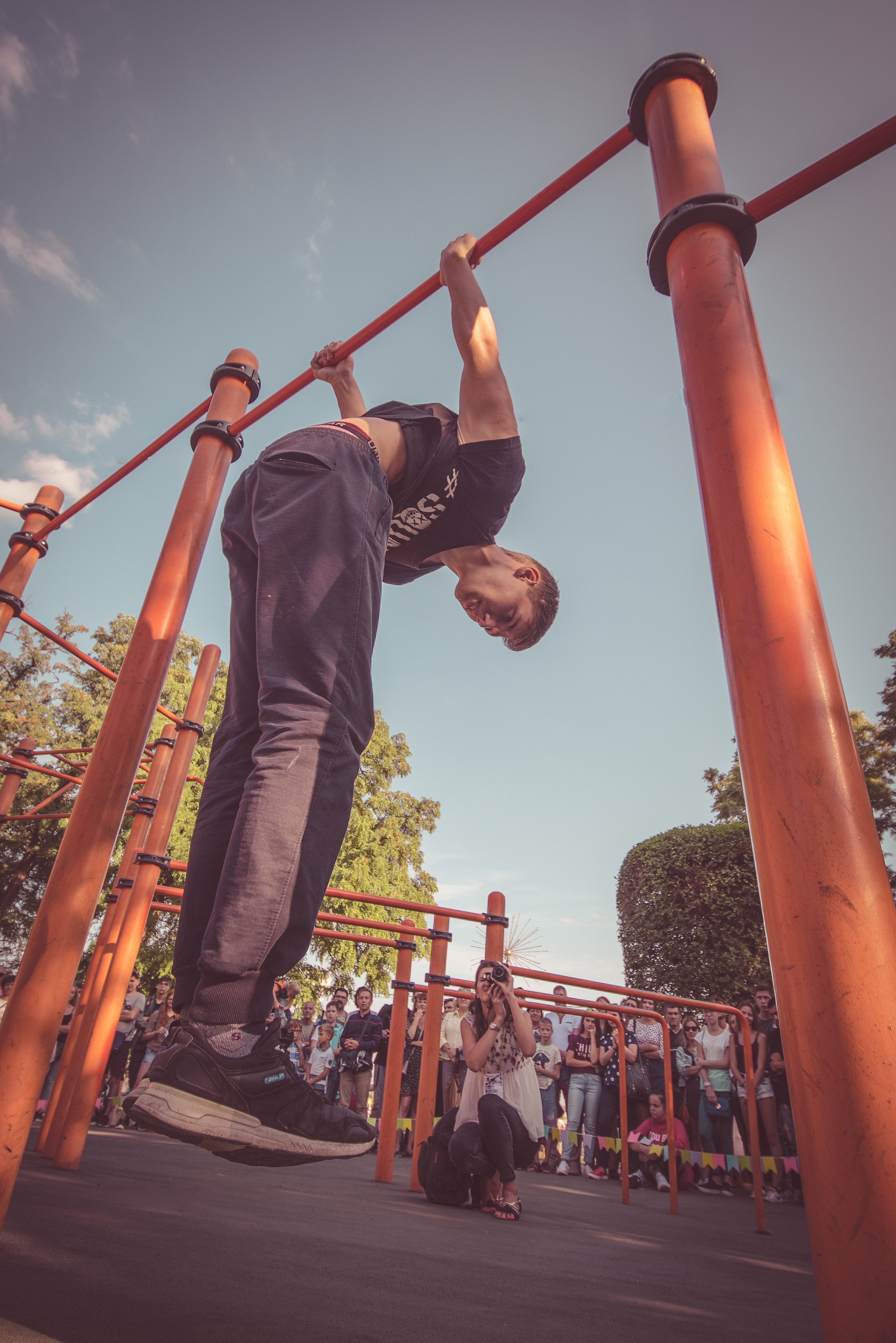 Спортсмен на турнике. Соревнования по workout