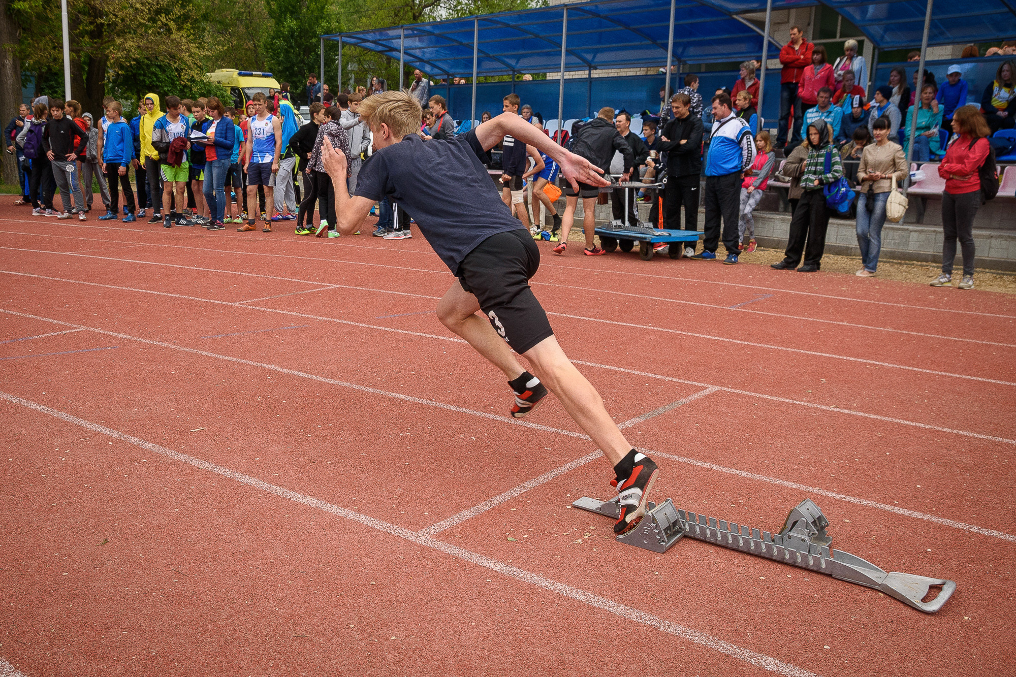 Бегун стартует в забеге