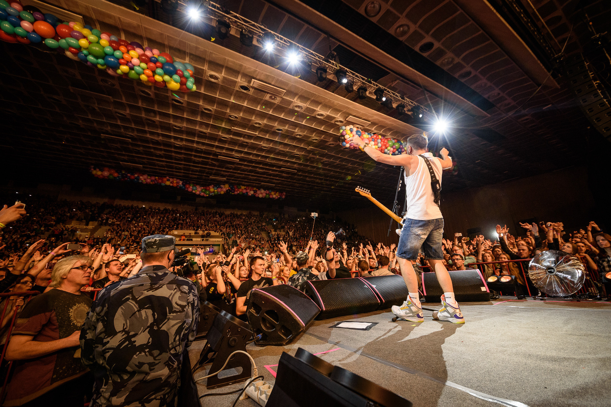 сергей шнуров обращается к зрительному залу