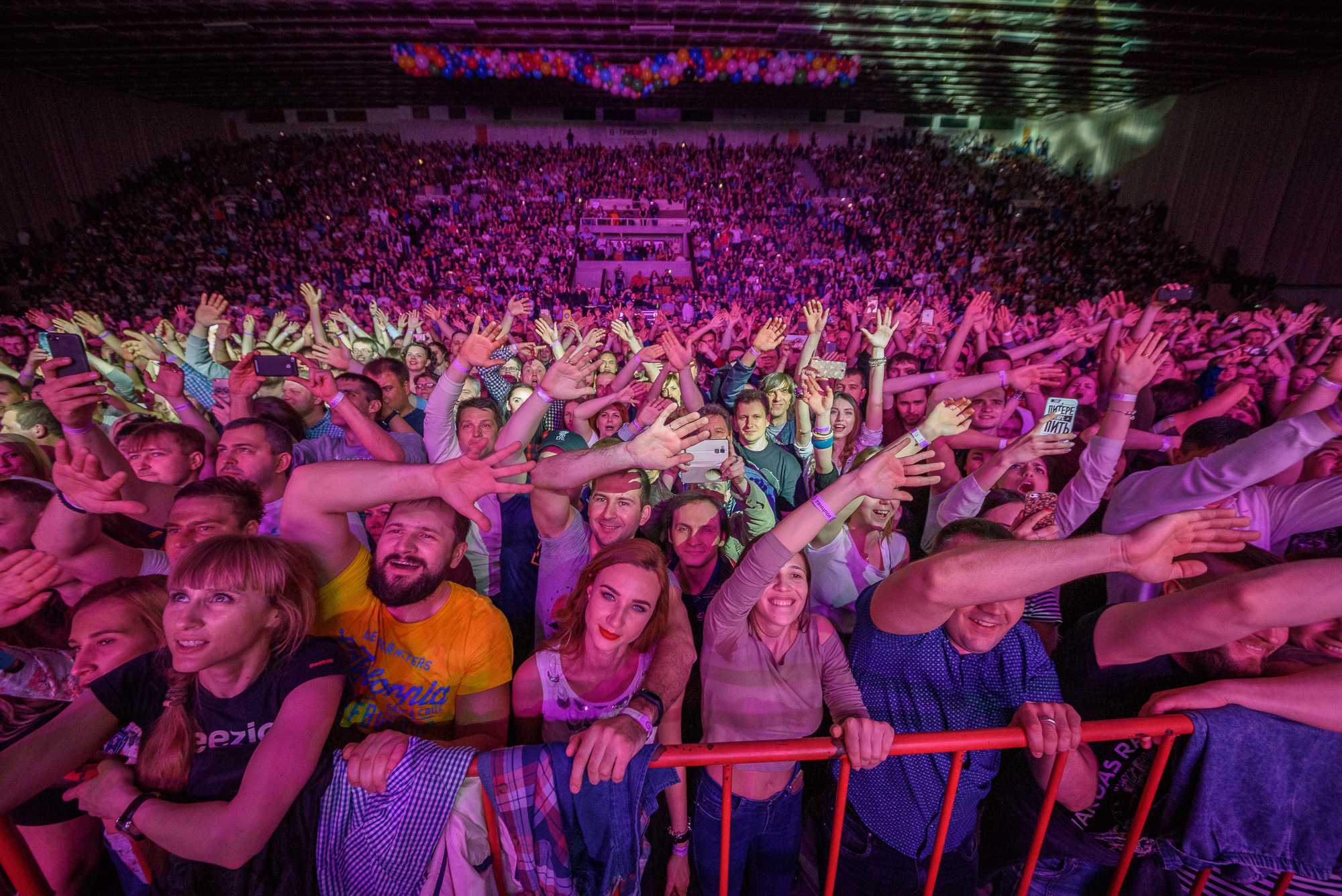 зрители на концерте группы ленинград
