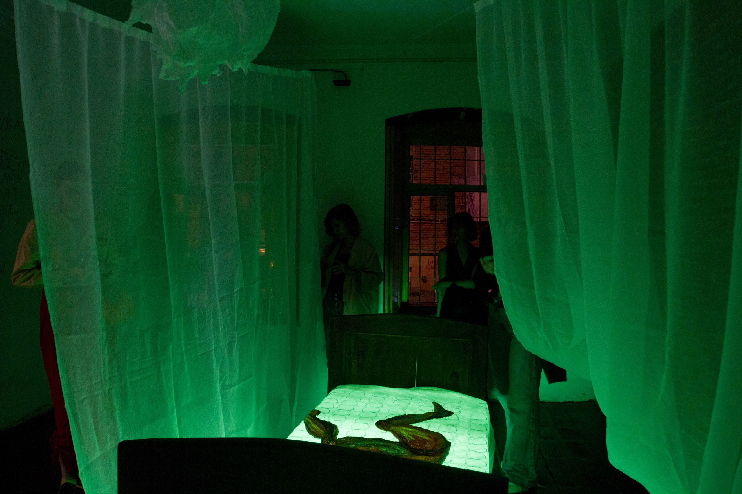 Выставка комната художницы, тотальная инсталляция. KST