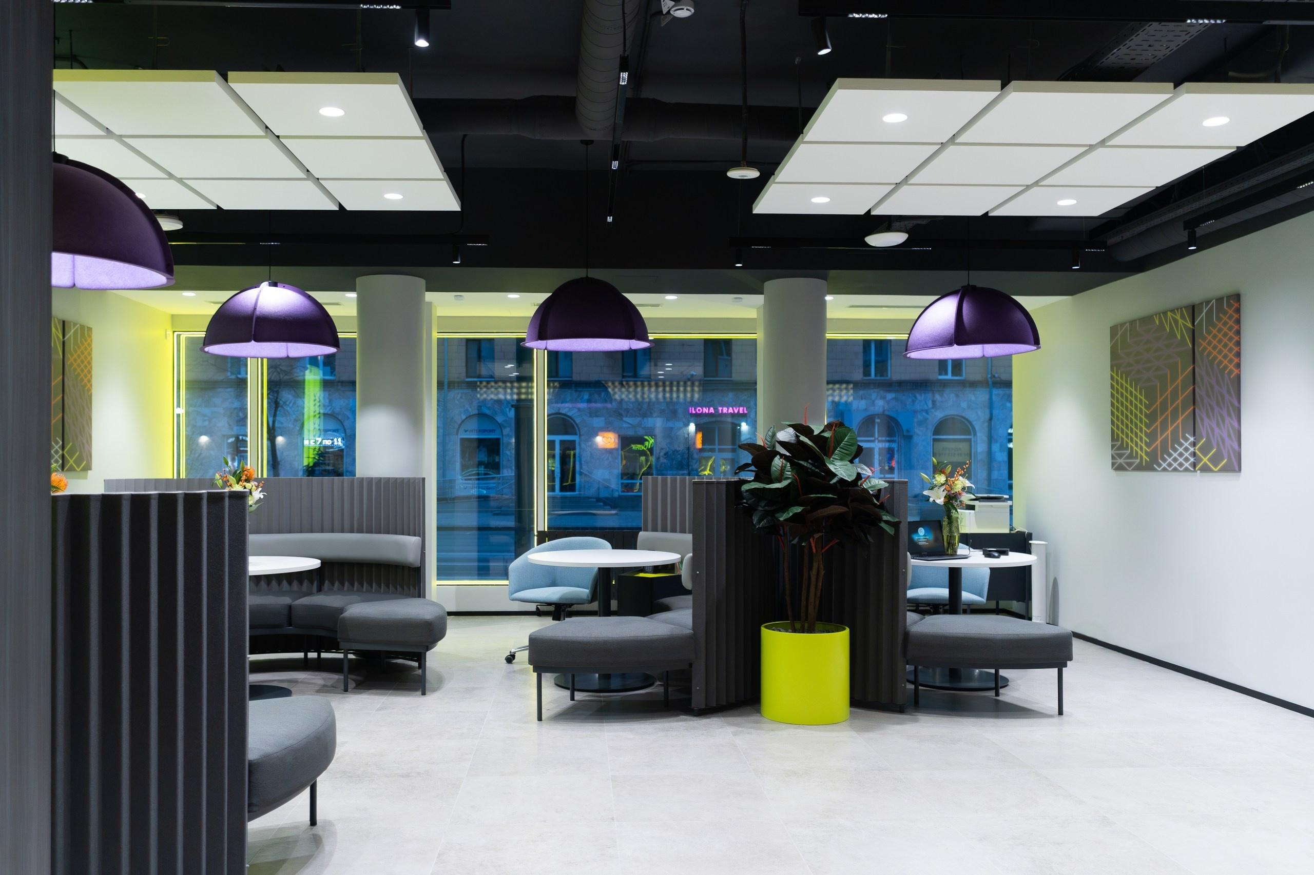 Открытие нового офиса ОТП Банка в Уфе — интерьер, сотрудники, ленточка