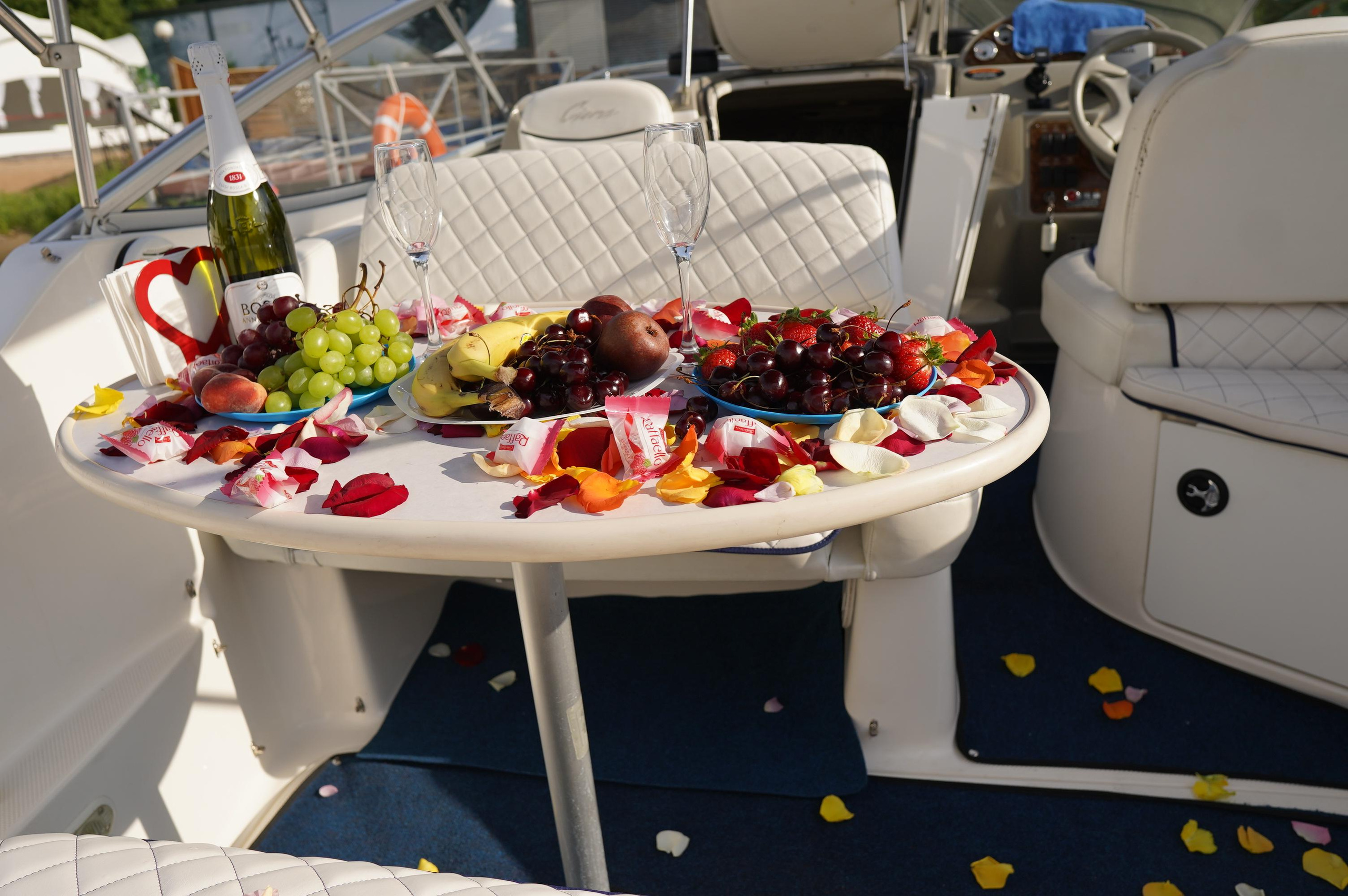 Фотосессия на яхте. Фотографии от Евгении Кузнецовой. Москва, Сочи, Краснодар