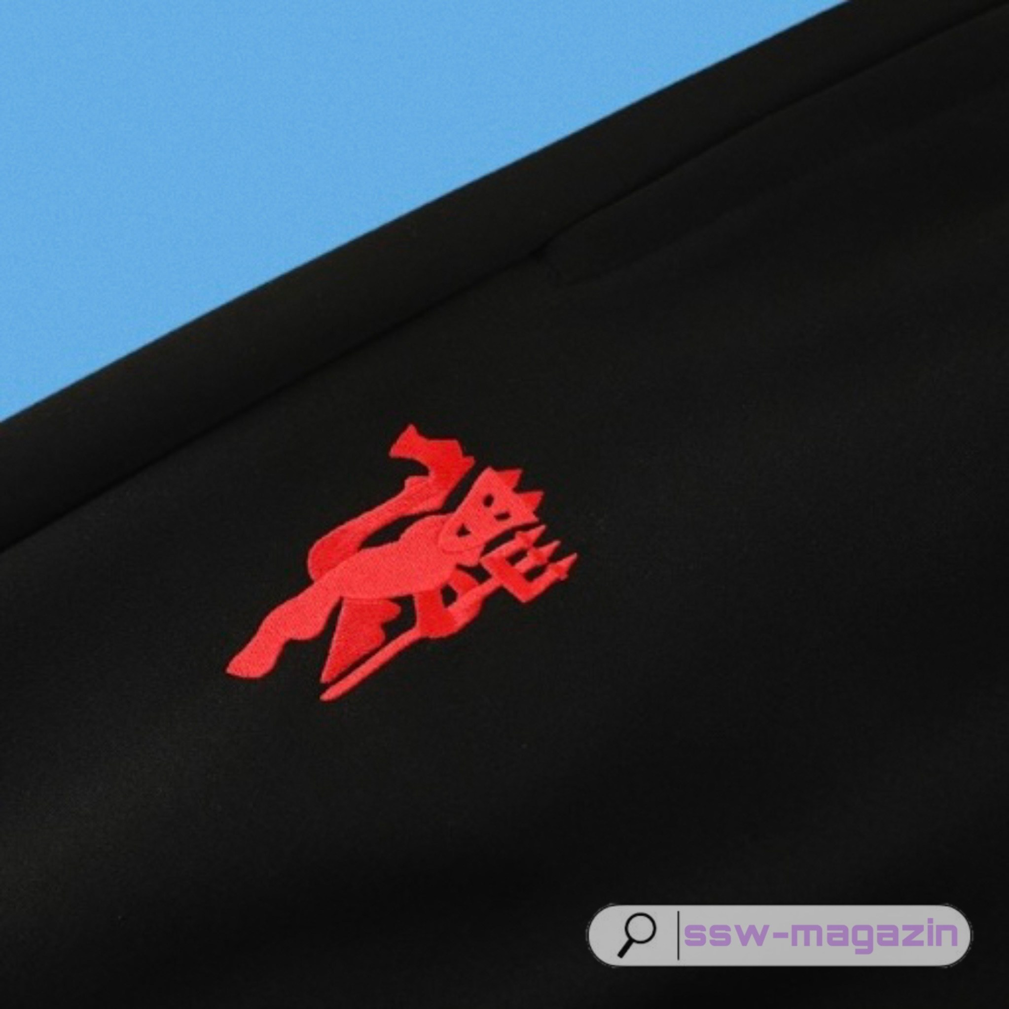 Спортивный костюм Manchester United 2025-2026 чёрный купить. Футбольный магазин — ssw_magazin