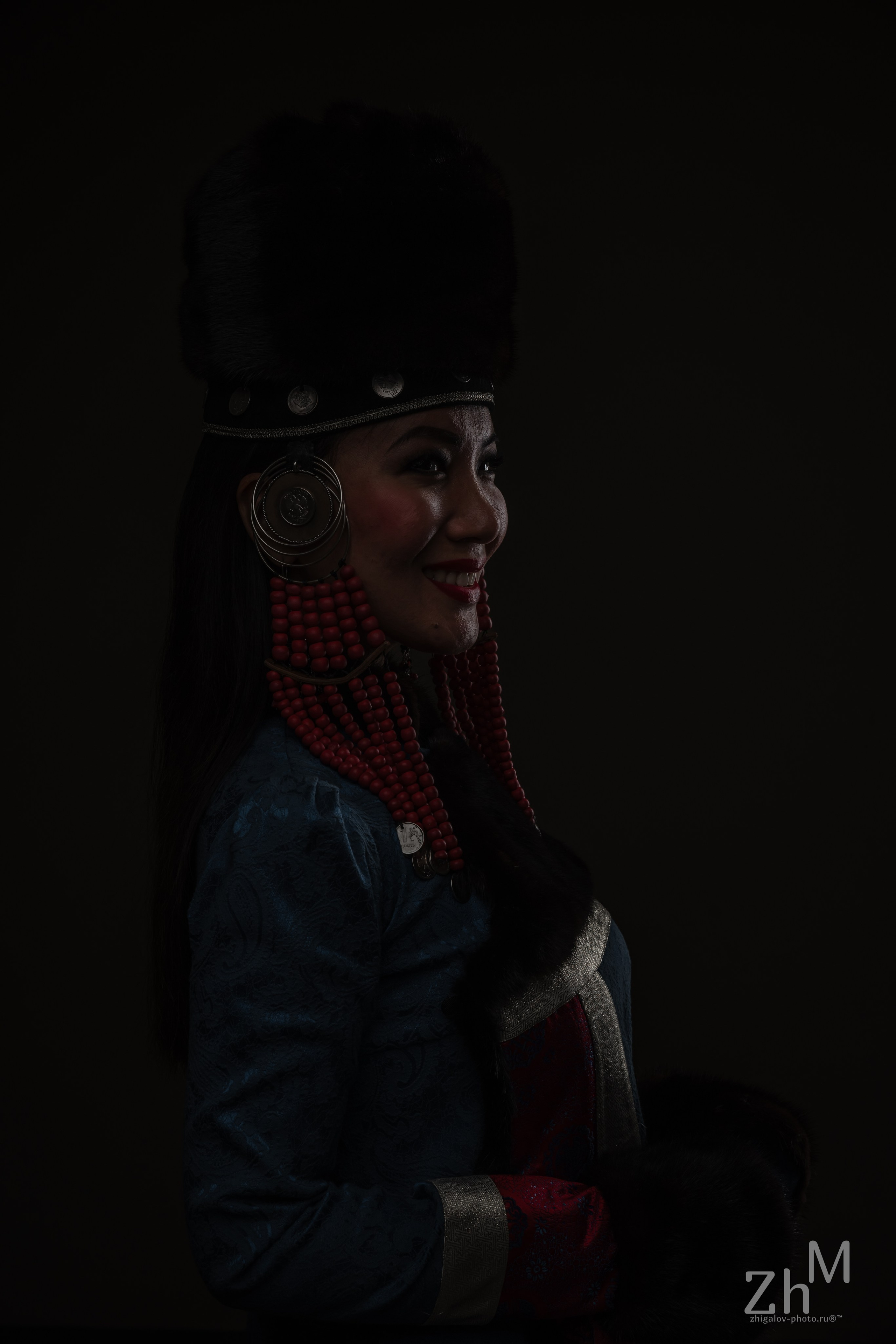 Съёмка в бурятских национальных костюмах. Семейный и свадебный фотограф в Иркутске Максим Жигалов