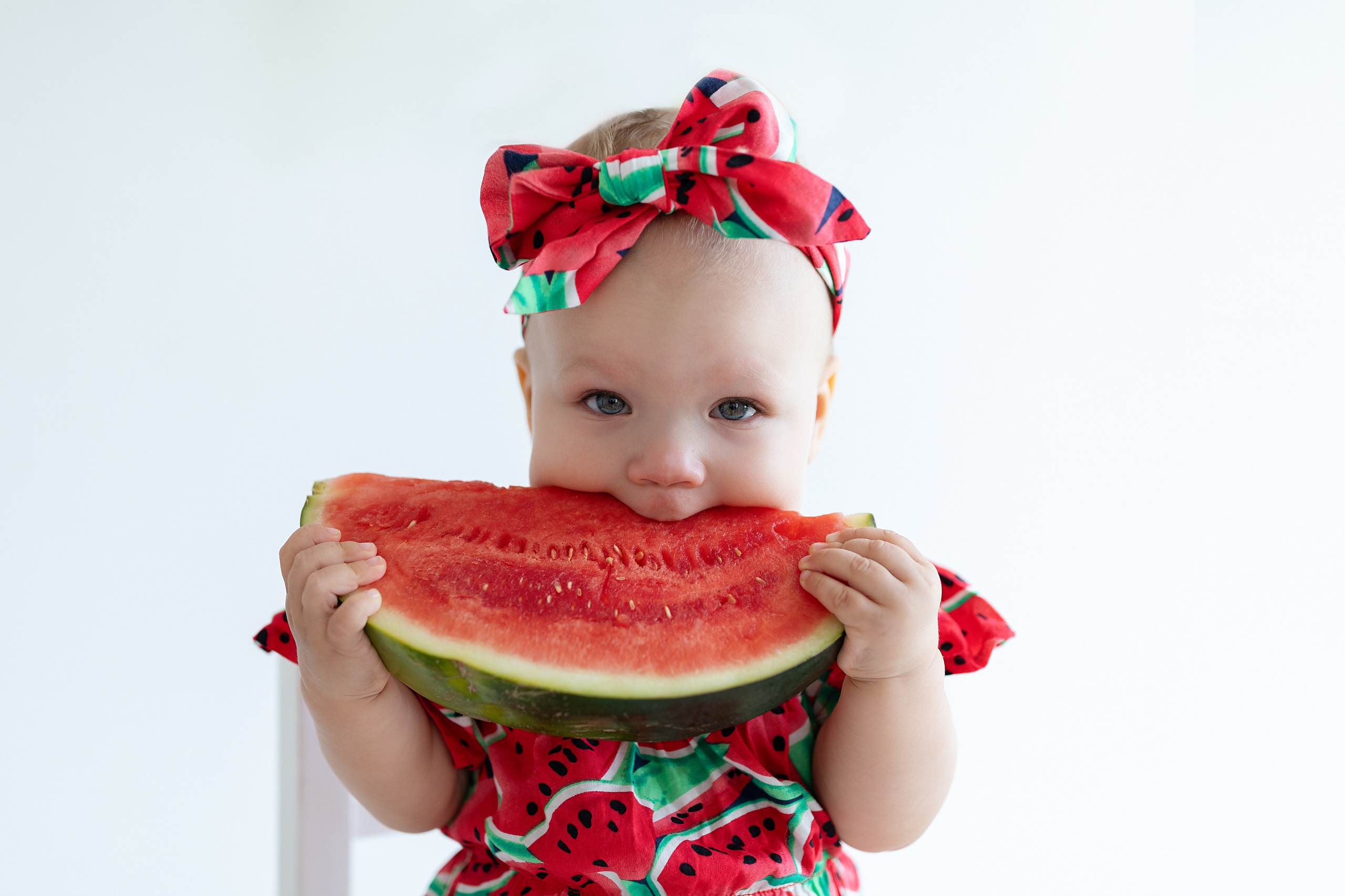 Милаша и арбузы. Фотограф на годик Хабаровск Детский и семейный фотограф в Хабаровске Юлия Матвиенко