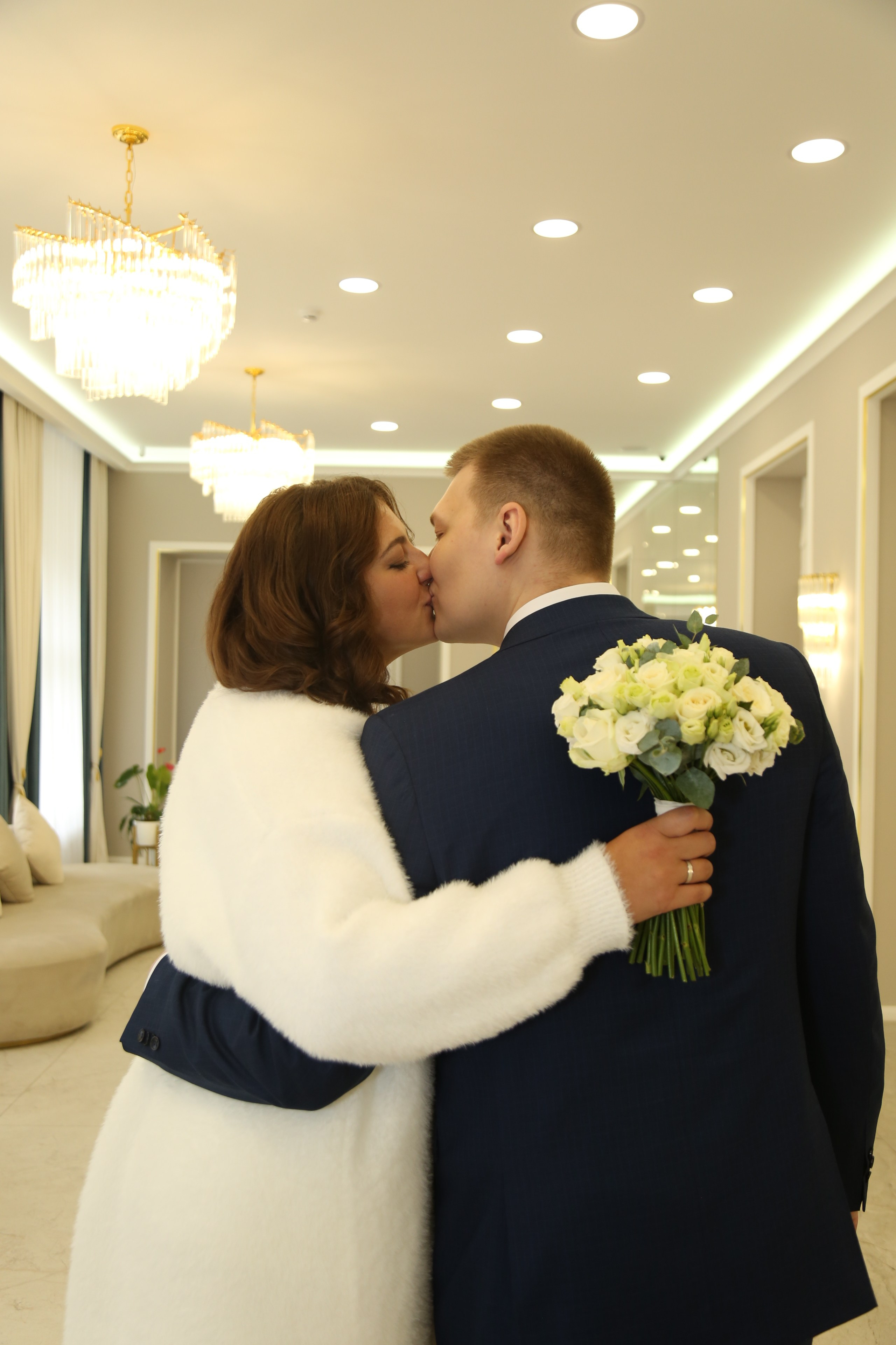 Свадебная фотосессия во Дворце бракосочетания 3 в Москве для Рафаэля и Анны. Фотосессия в студии в Москве от профессионального фотографа услуги по доступным ценам