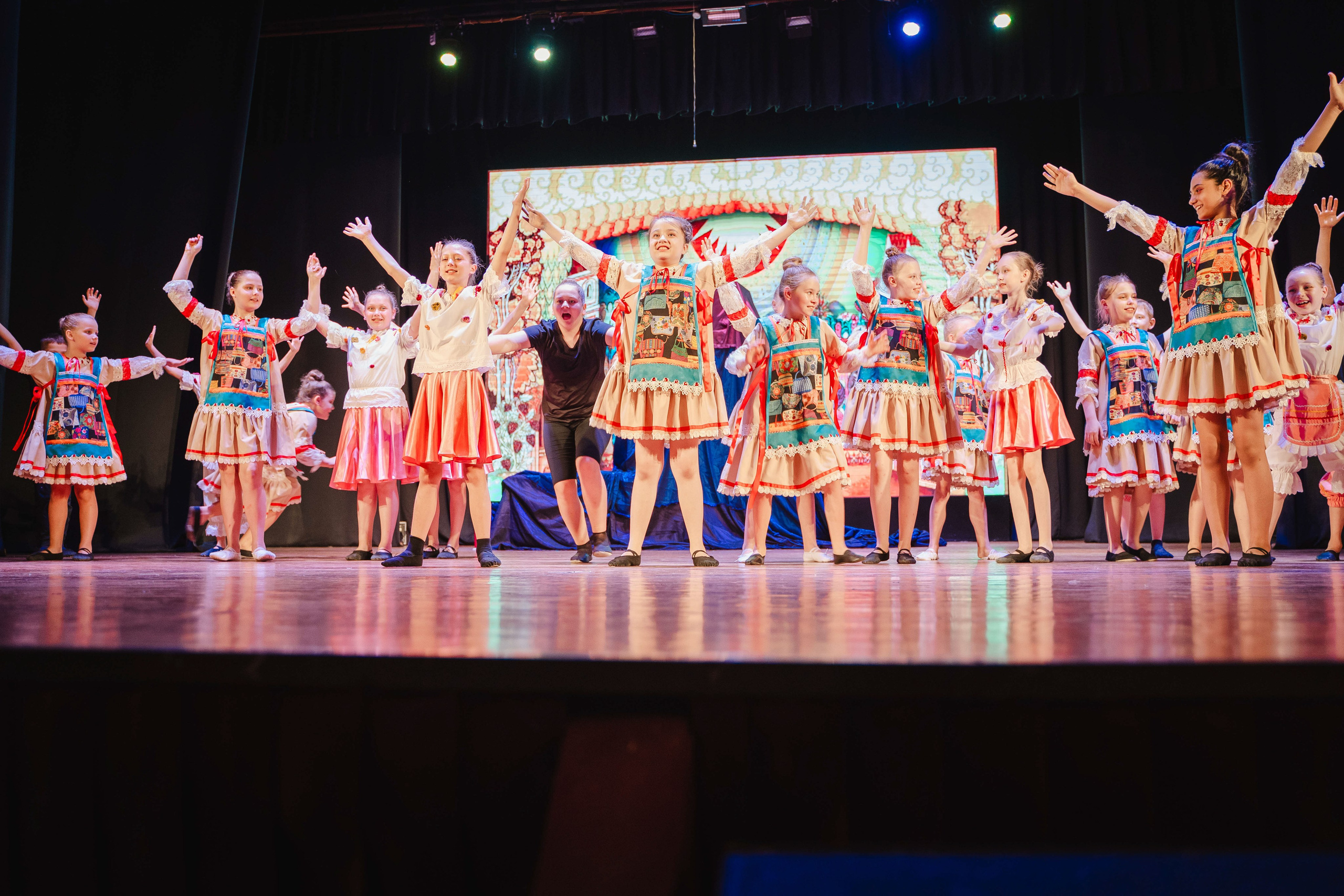 Фееричное выступление театрального коллектива АРТ-Визит г. Краснодар. Фотографы из солнечного Краснодара Вадим и Надежда Митус