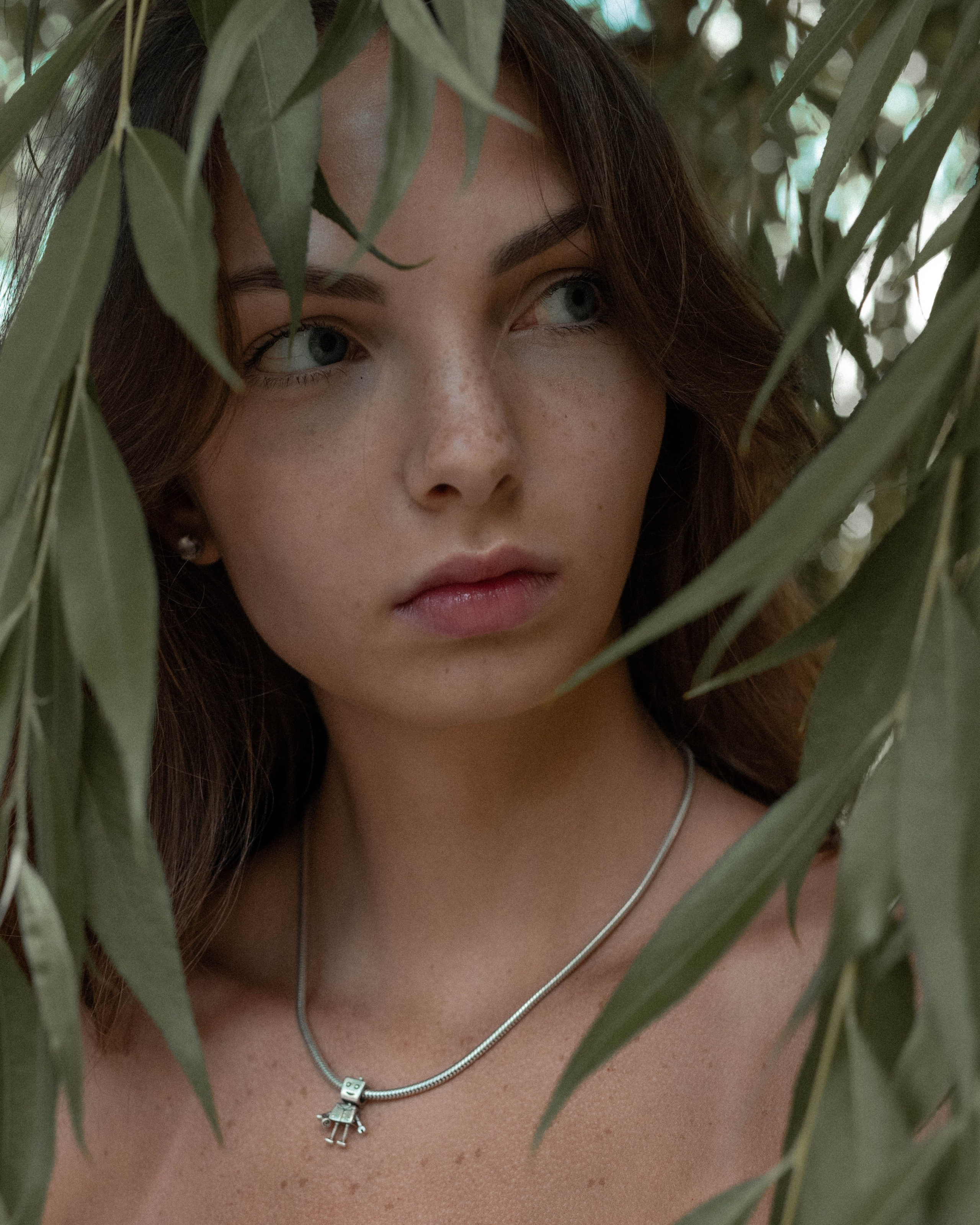 Аня. Женский фотограф. Создатель украшений ручной работы. Модель