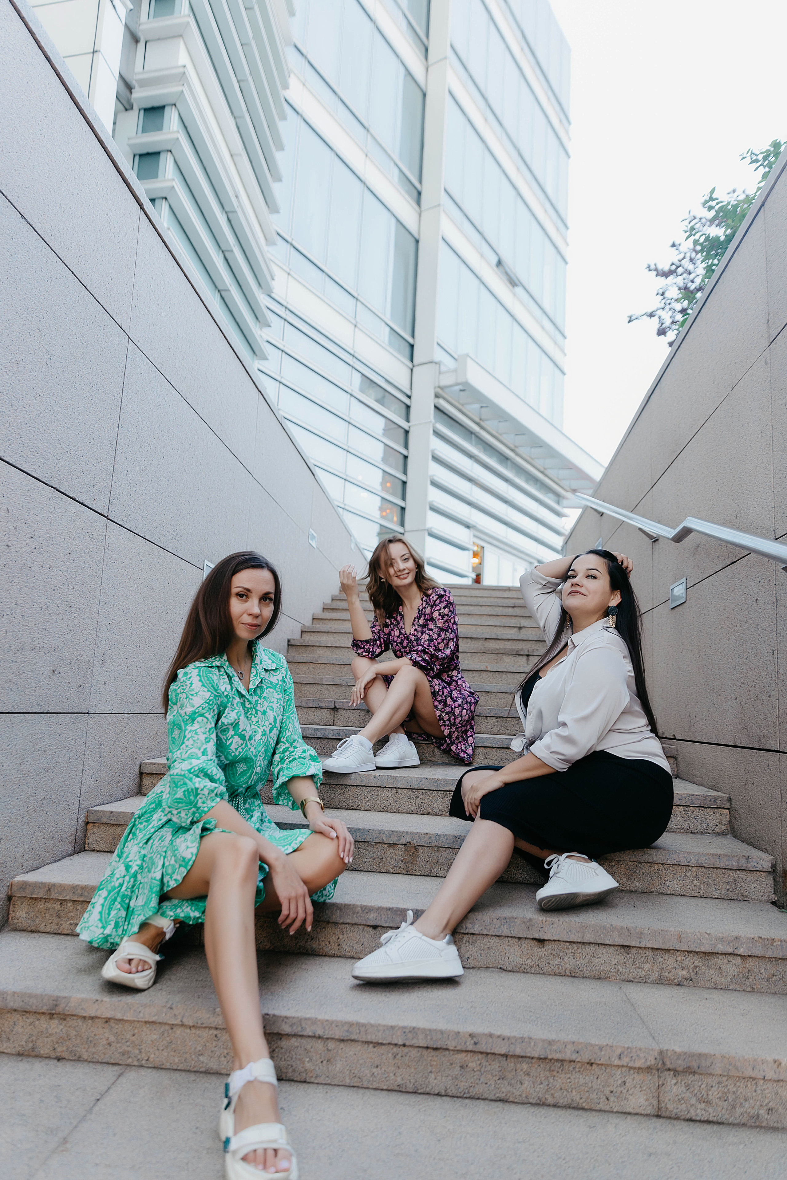 Фотосет Подруг на Esemtay Mall. Свадебный, семейный и портретный фотограф в Алматы, Костанай