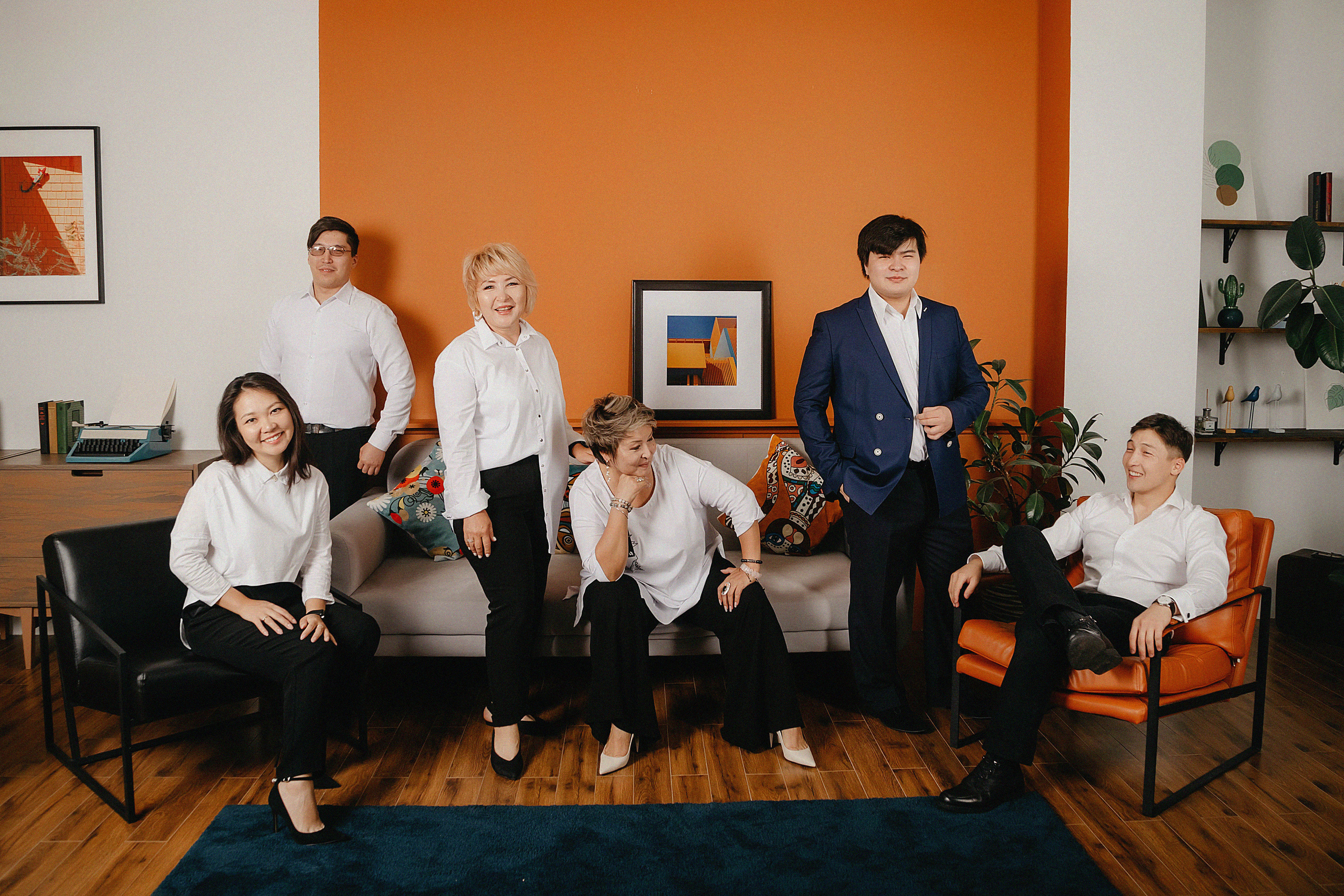 Семейная фотосессия в фотостудии Пространство. Свадебный, семейный и портретный фотограф в Алматы, Костанай