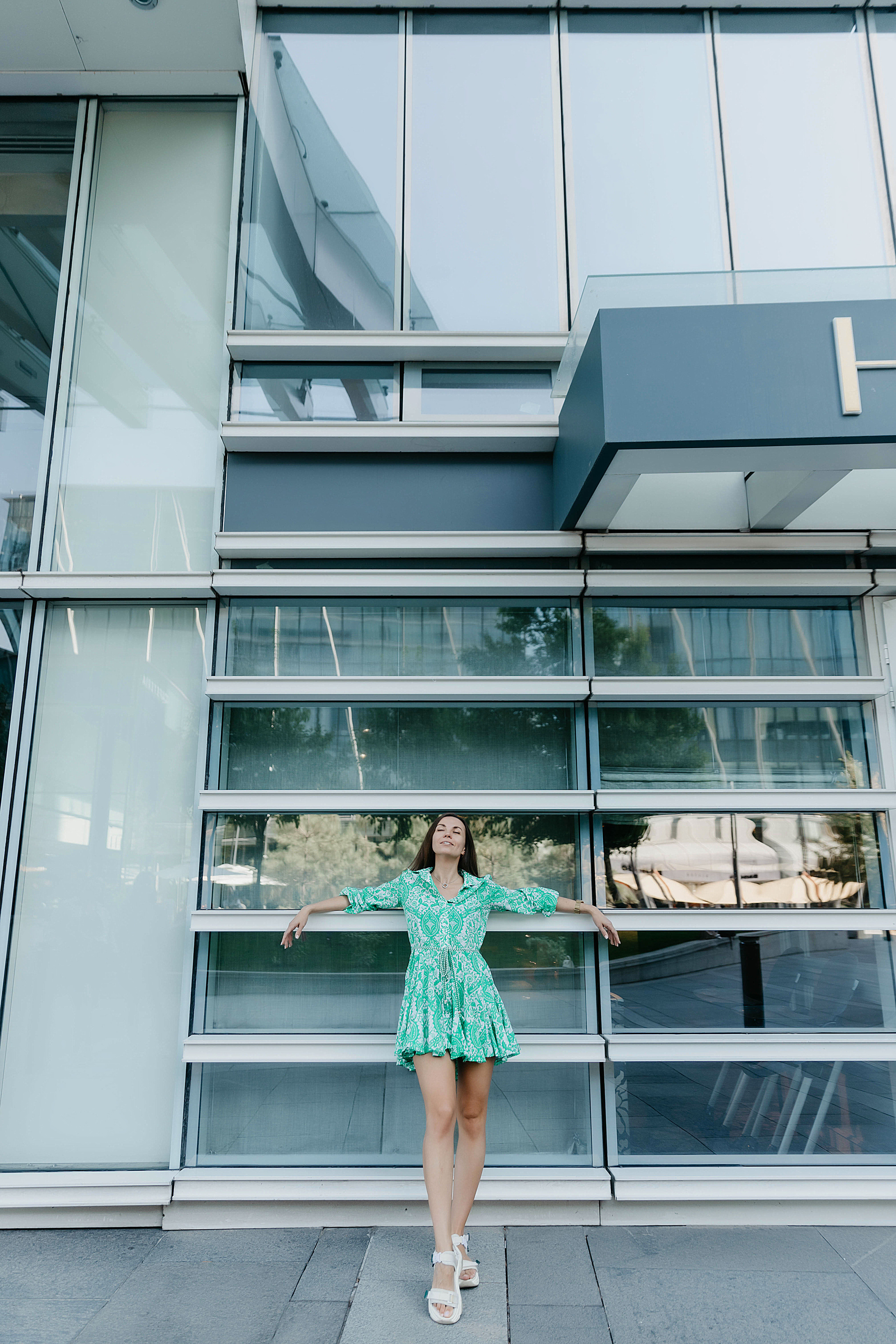 Фотосет Подруг на Esemtay Mall. Свадебный, семейный и портретный фотограф в Алматы, Костанай