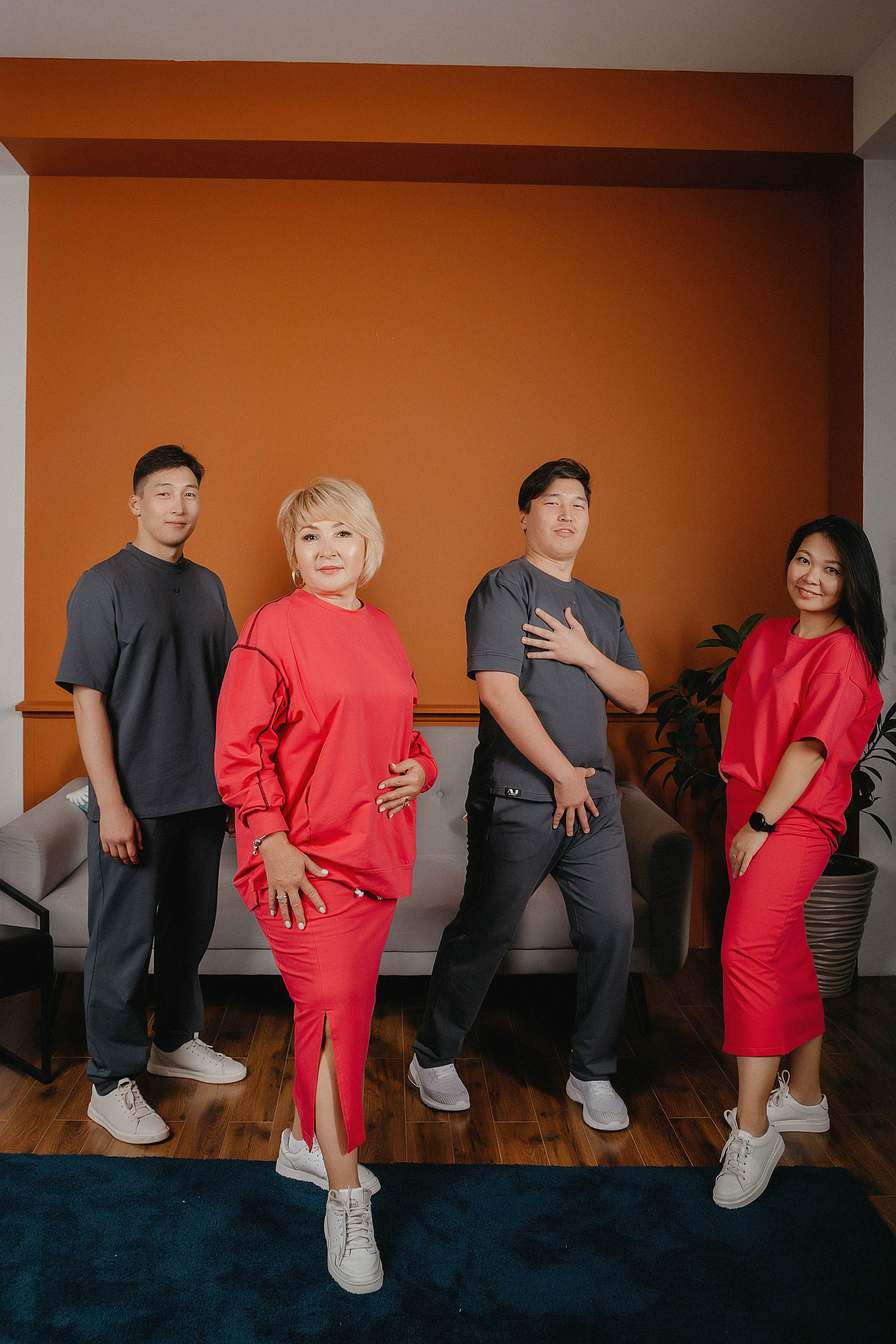 Семейная фотосессия в фотостудии Пространство. Свадебный, семейный и портретный фотограф в Алматы, Костанай