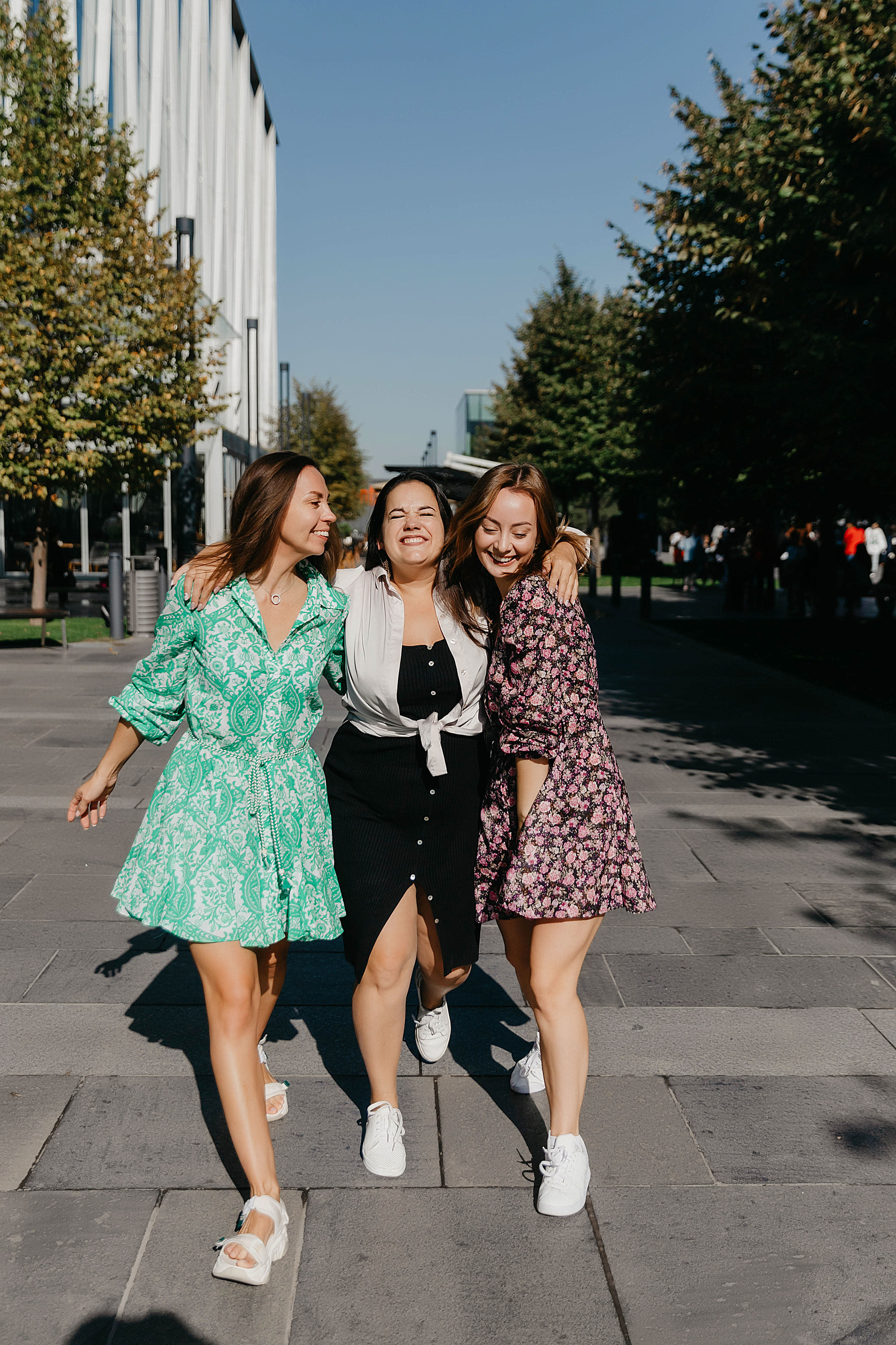 Фотосет Подруг на Esemtay Mall. Свадебный, семейный и портретный фотограф в Алматы, Костанай