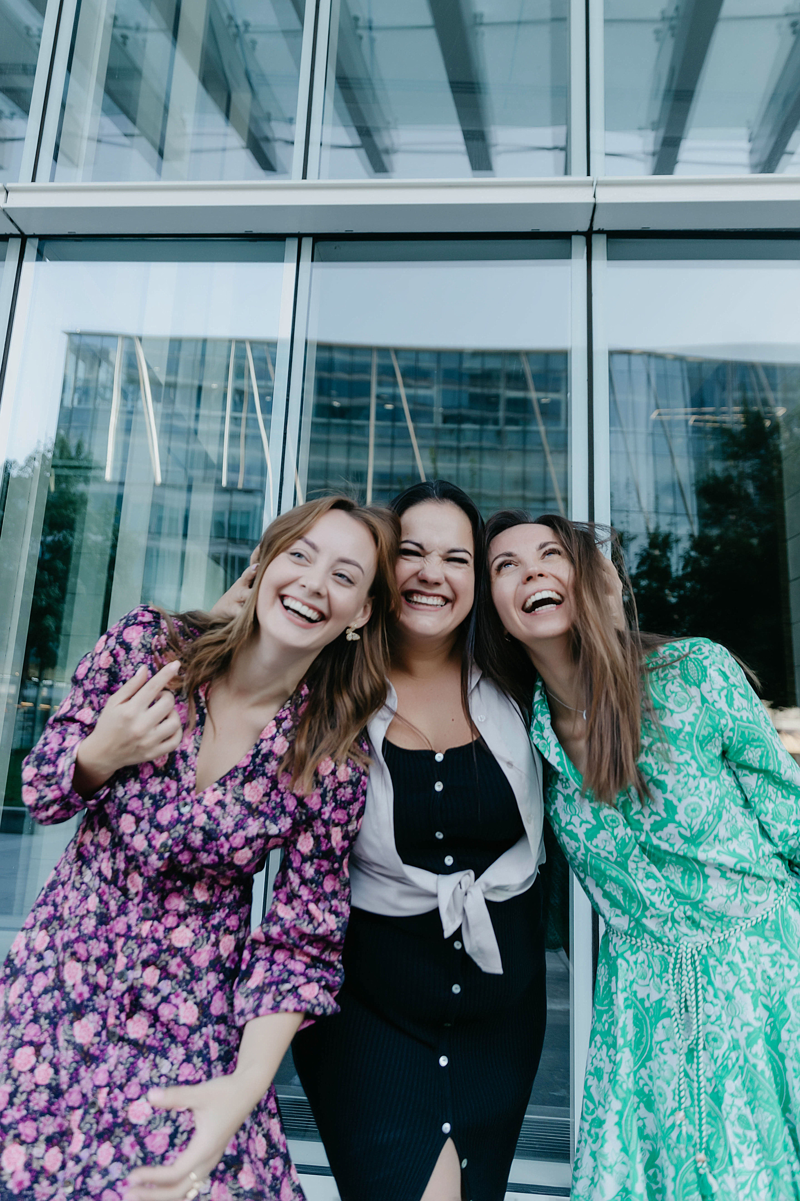 Фотосет Подруг на Esemtay Mall. Свадебный, семейный и портретный фотограф в Алматы, Костанай