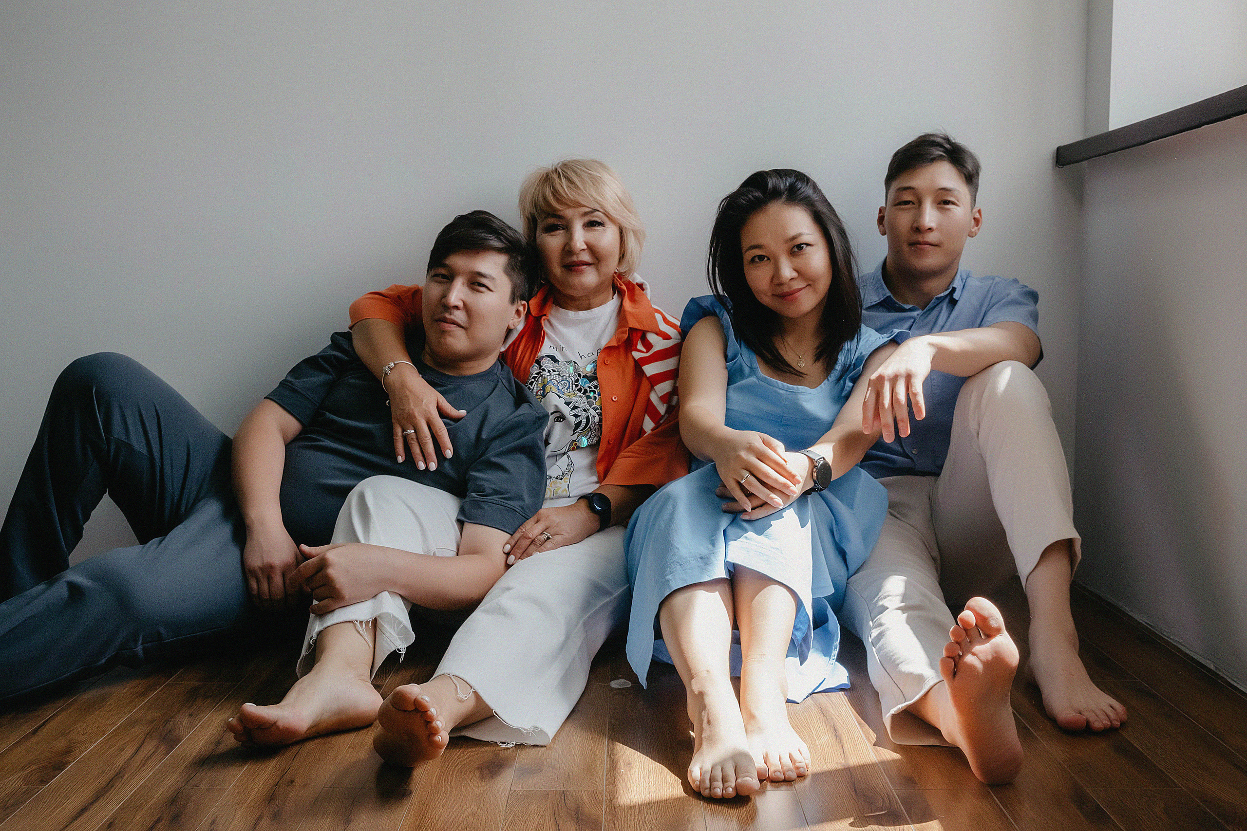 Семейная фотосессия в фотостудии Пространство. Свадебный, семейный и портретный фотограф в Алматы, Костанай