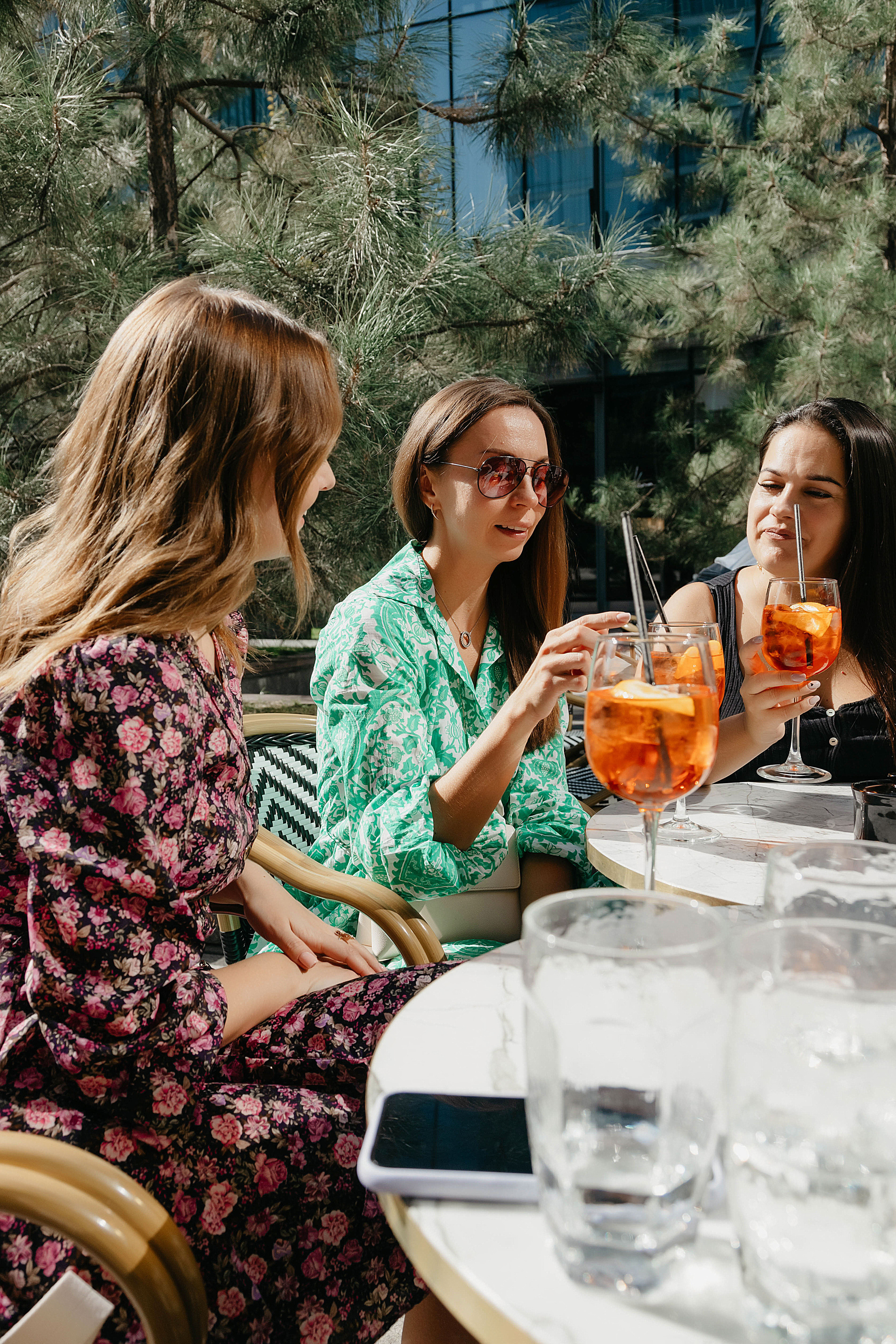Фотосет Подруг на Esemtay Mall. Свадебный, семейный и портретный фотограф в Алматы, Костанай