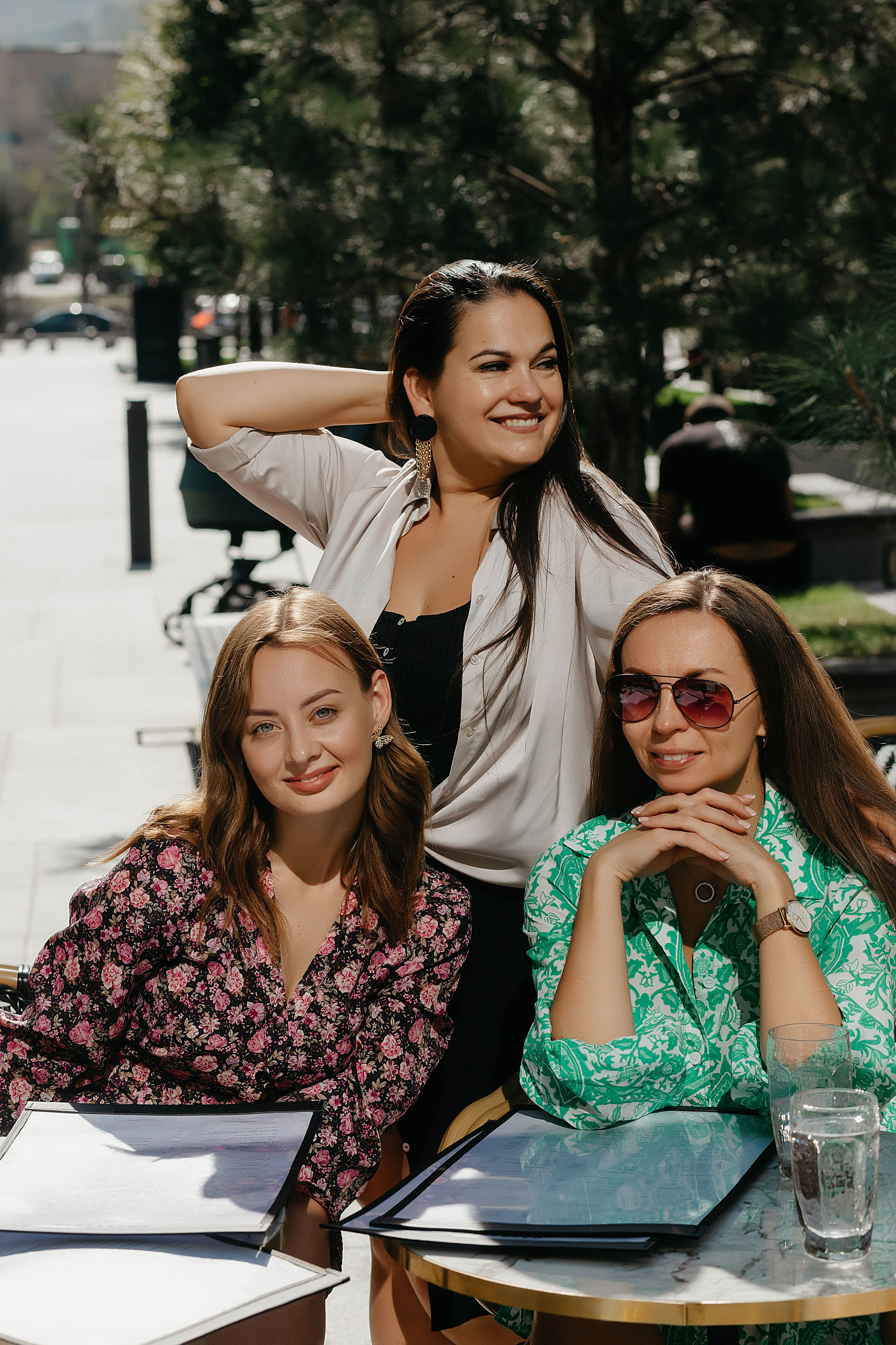 Фотосет Подруг на Esemtay Mall. Свадебный, семейный и портретный фотограф в Алматы, Костанай