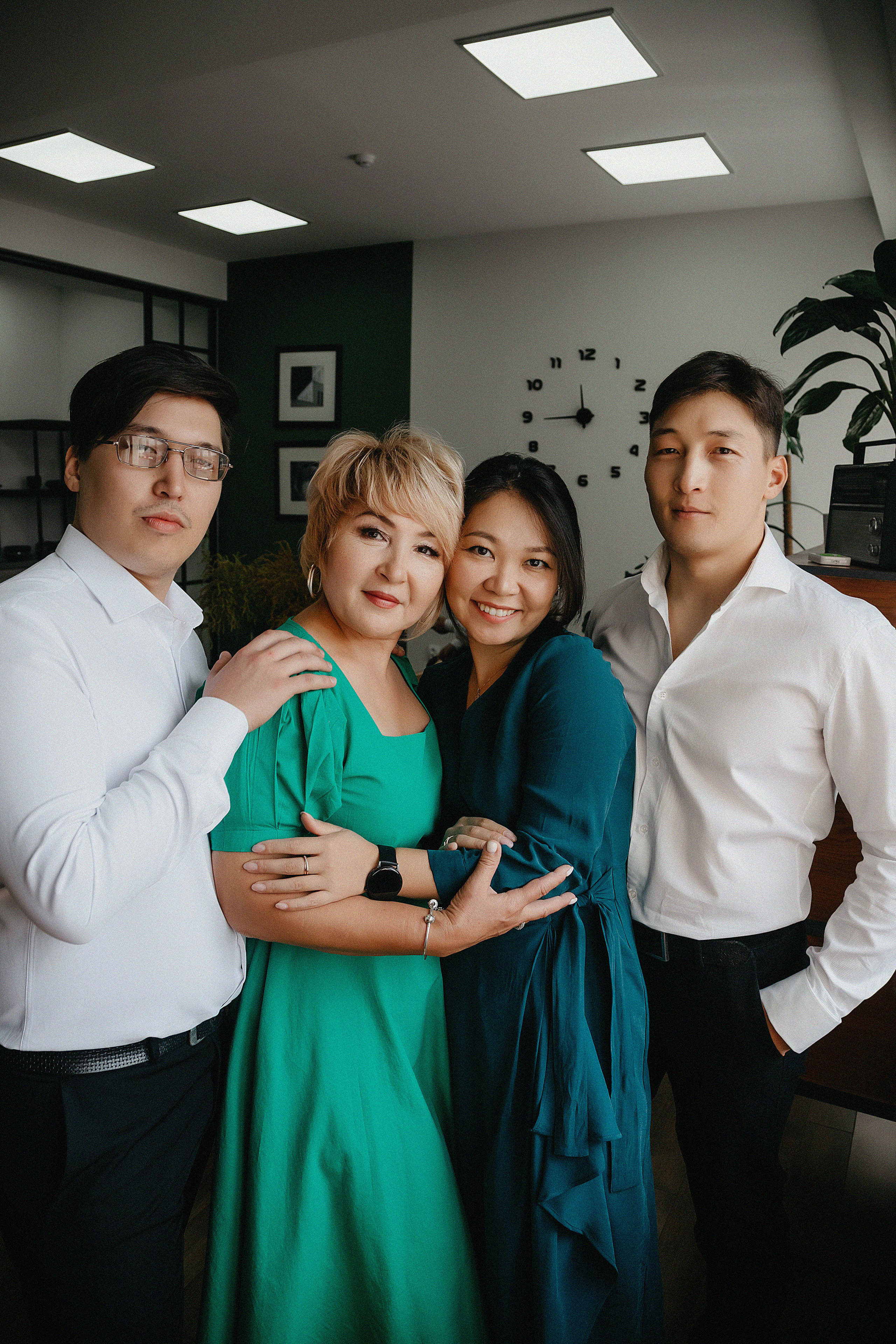 Семейная фотосессия в фотостудии Пространство. Свадебный, семейный и портретный фотограф в Алматы, Костанай