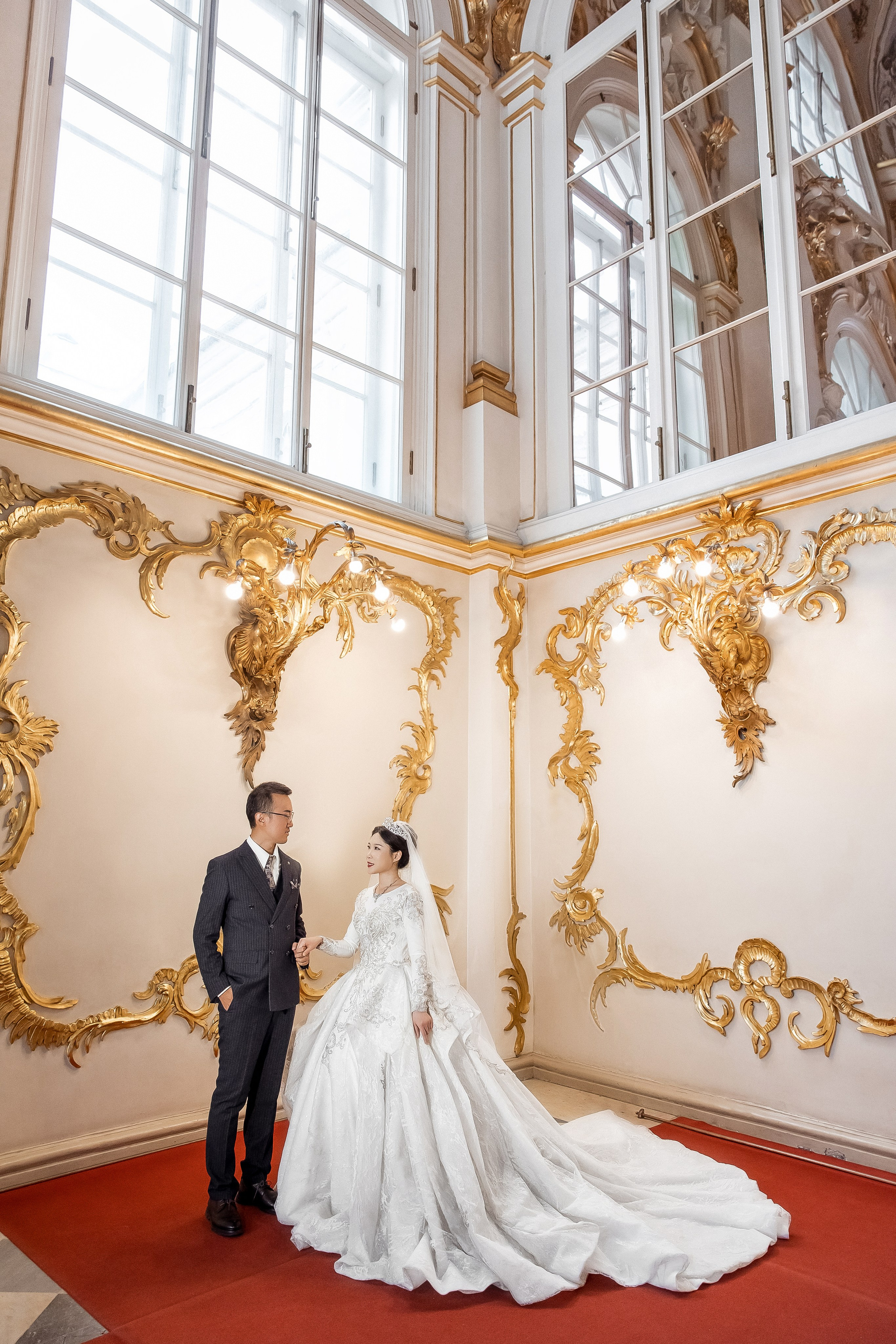 Свадебная фотосессия в Эрмитаже. Свадебный и семейный фотограф Алексей Аверин
