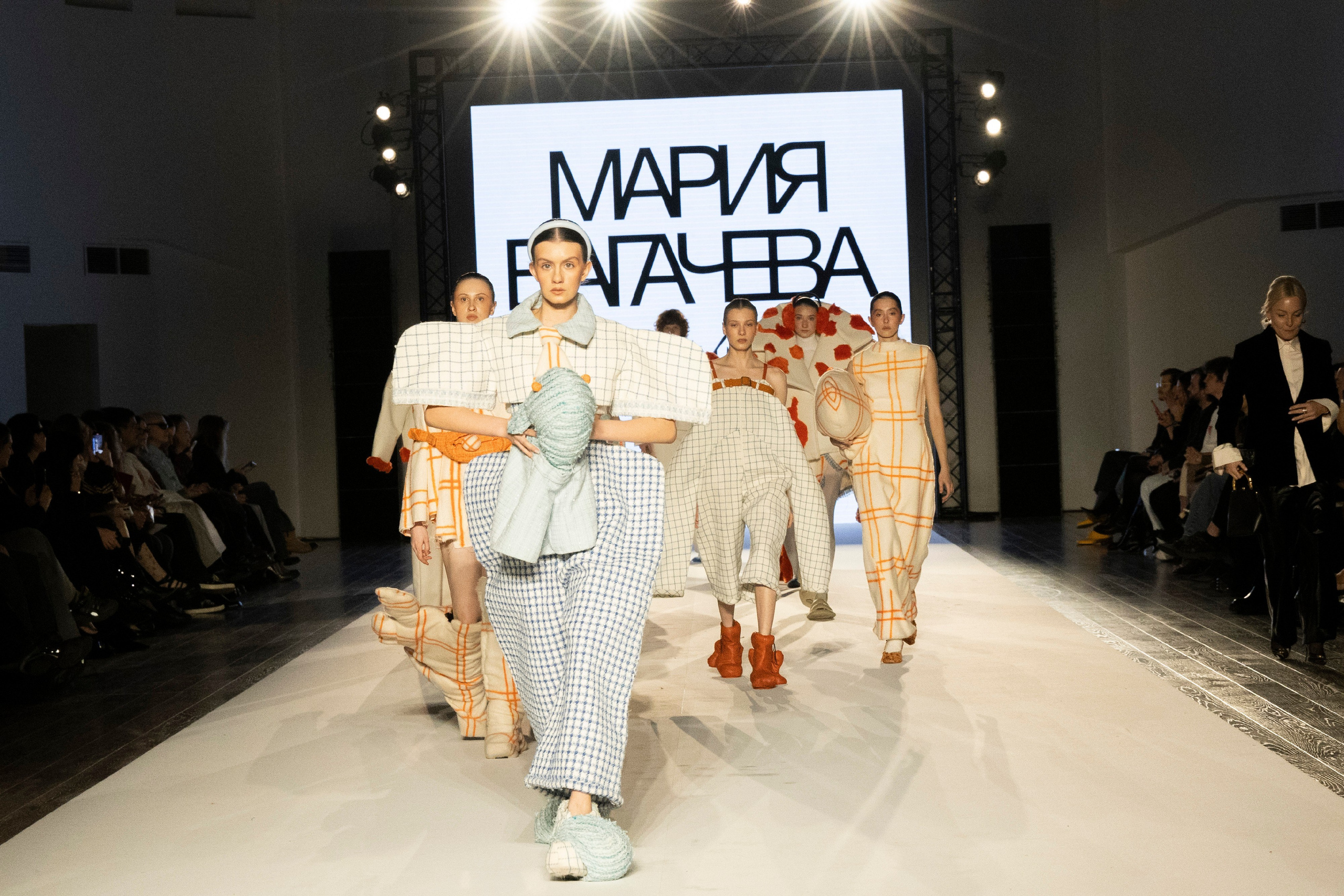 ДЛТ Собака.ru показ победителей конкурса «Новые имена в моде 2025». FOTOFAQ SKOOL г. Санкт-Петербург: очные, дистанционные и онлайн курсы фотографии