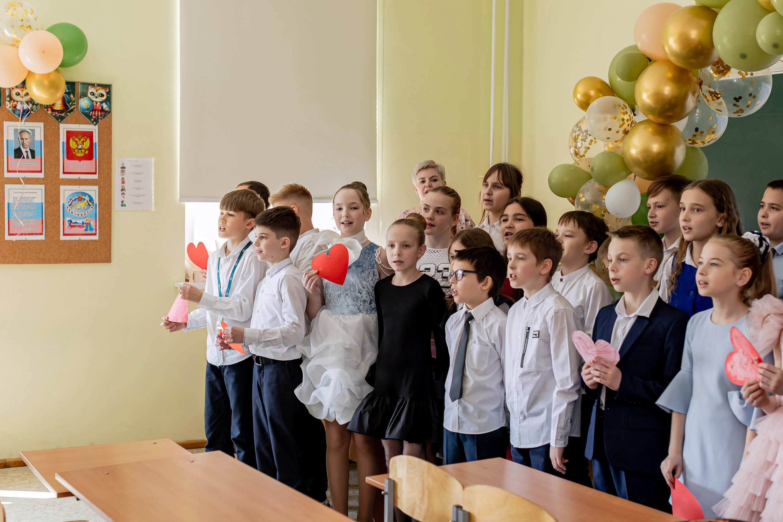 Выпускной в начальной школе в классе. Фотограф и видеограф Москва. Свадебный фотограф, видеограф. Выпускные альбомы. Оживающие альбомы