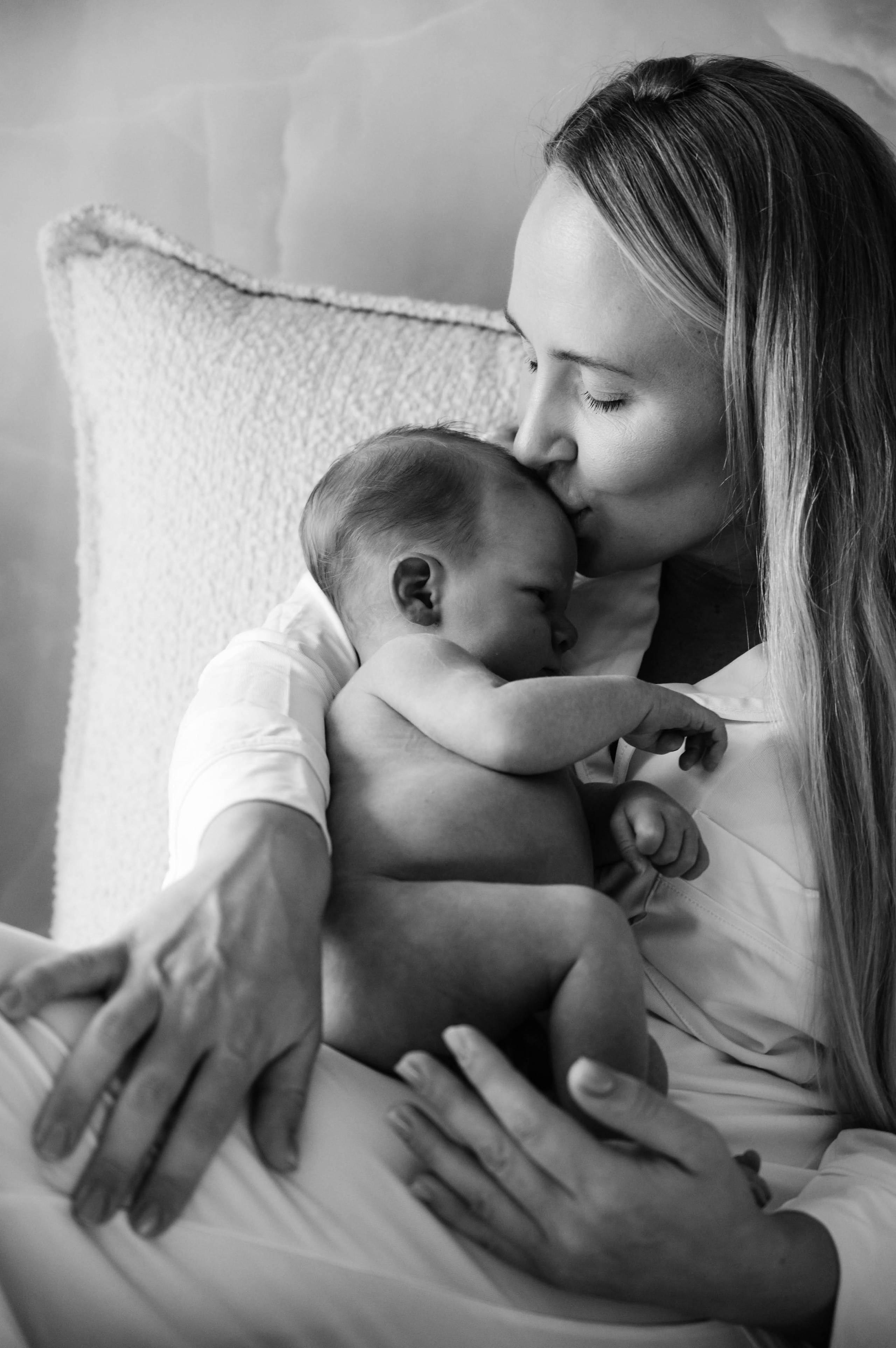 Фотосессия беременных в Санкт-Петербурге. Профессиональный фотограф беременности в СПБ. Стильные фотосессии беременности в стиле минимализм и классическая фотография