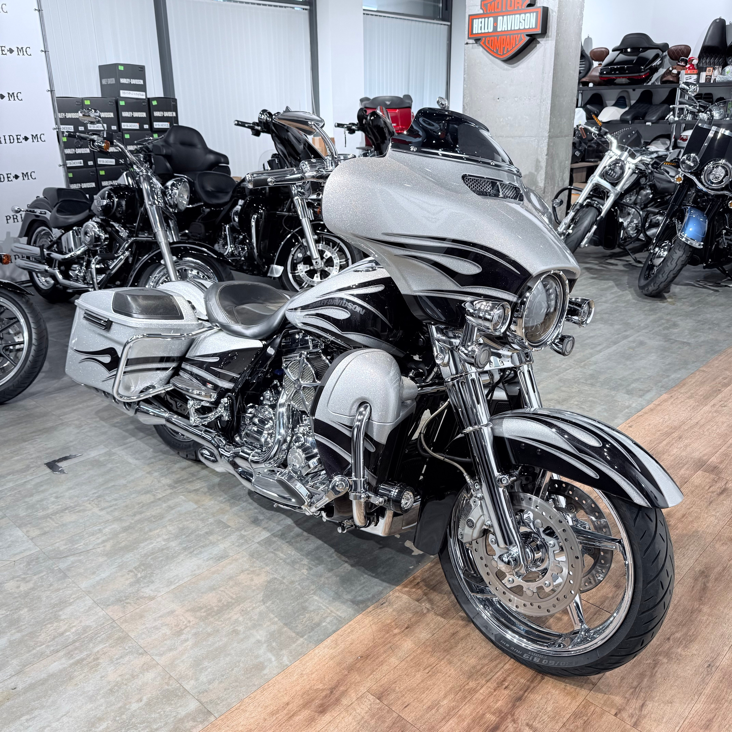 2015 CVO Street Glidе Sреcial 110 Наrd Сandy Сustоm. Hello Davidson, Москва. Только хорошие мотоциклы…