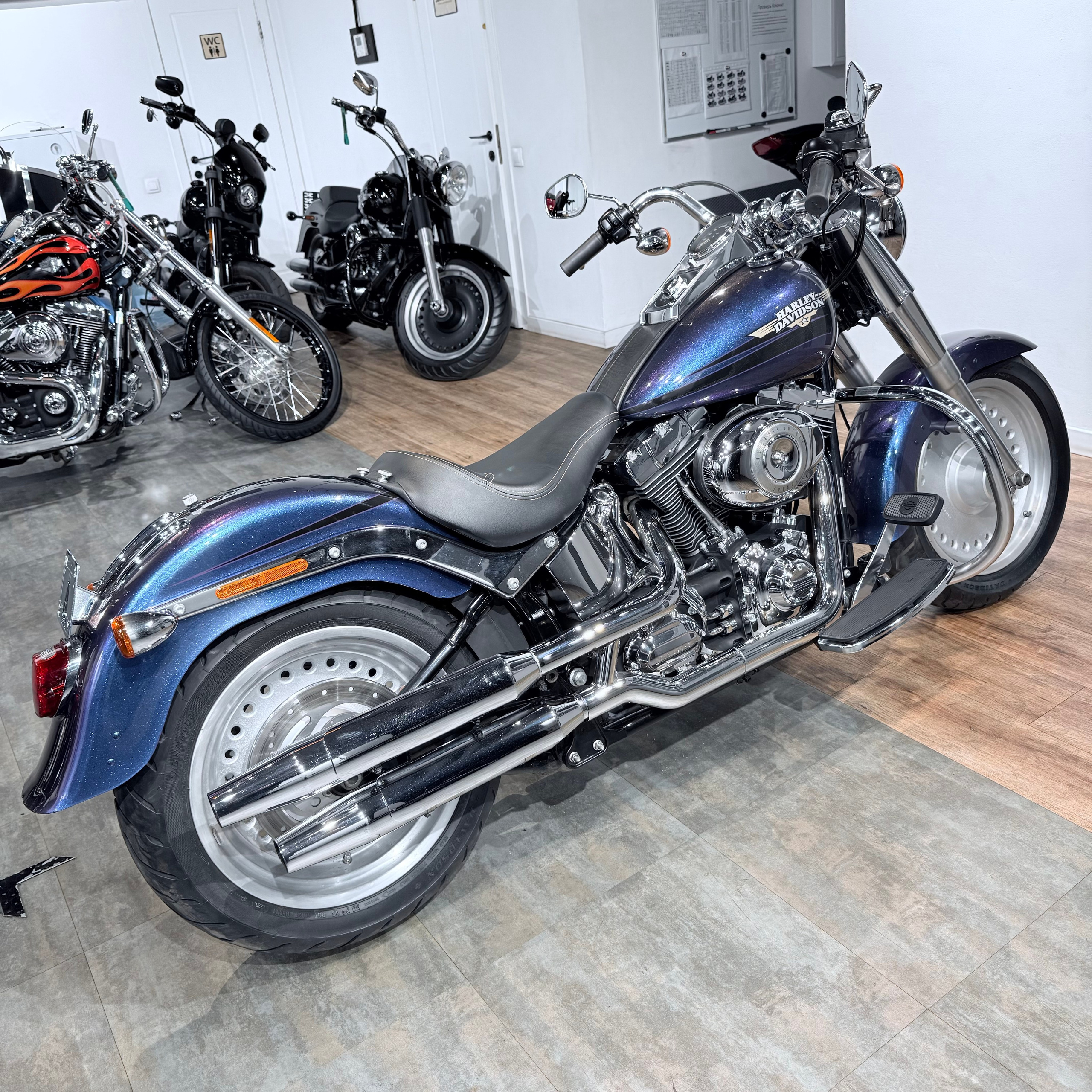 Мотоциклы Harley-Davidson 2010 Fat Boy (Flame Blue Pearl) (Softail) — купить мотоцикл. Hello Davidson, Москва. Только хорошие мотоциклы…