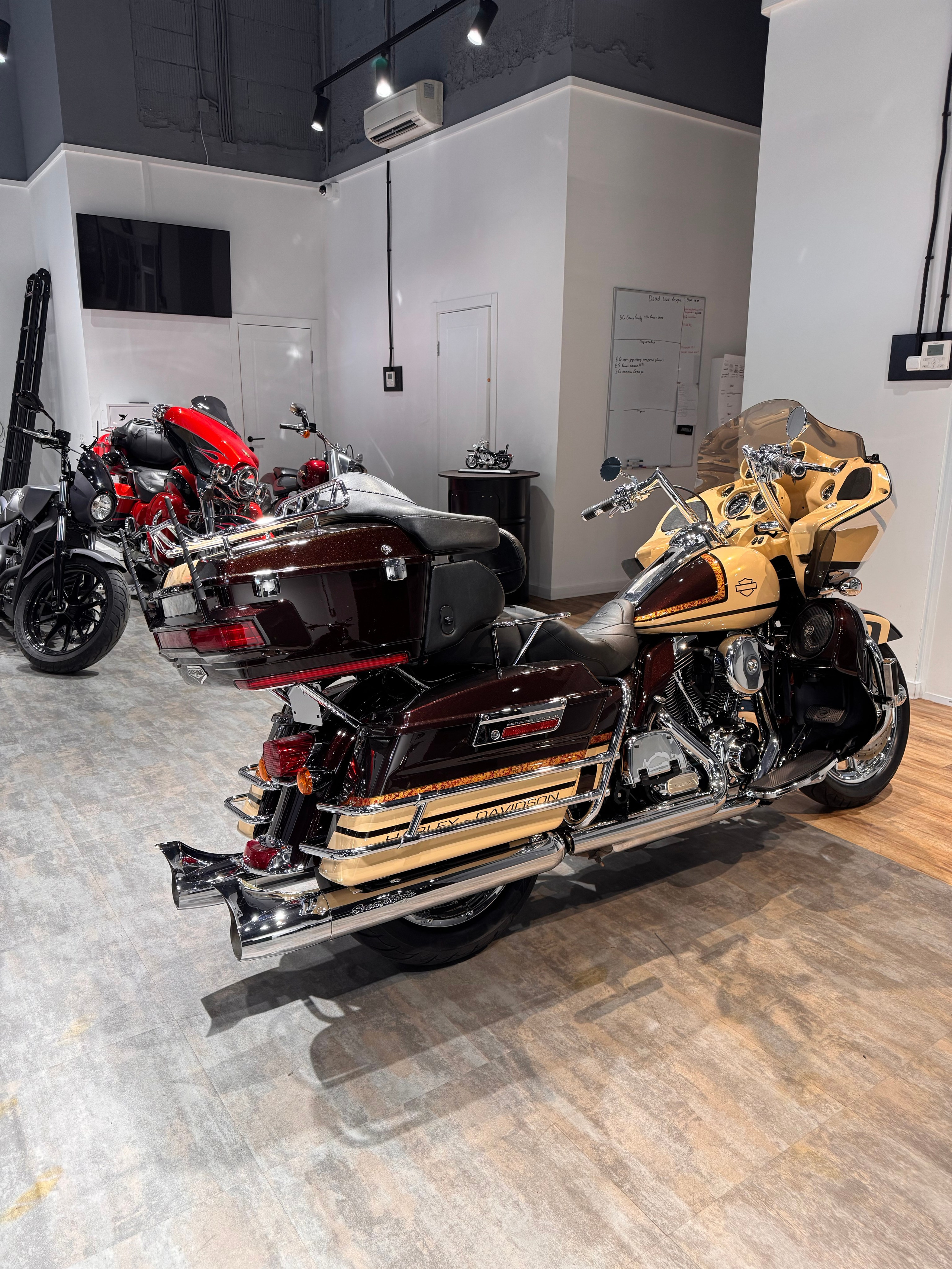 Продажа мотоцикла Harley-Davidson Road Glide Ultra 103 (Touring)— купить мотоцикл. Hello Davidson, Москва. Только хорошие мотоциклы…