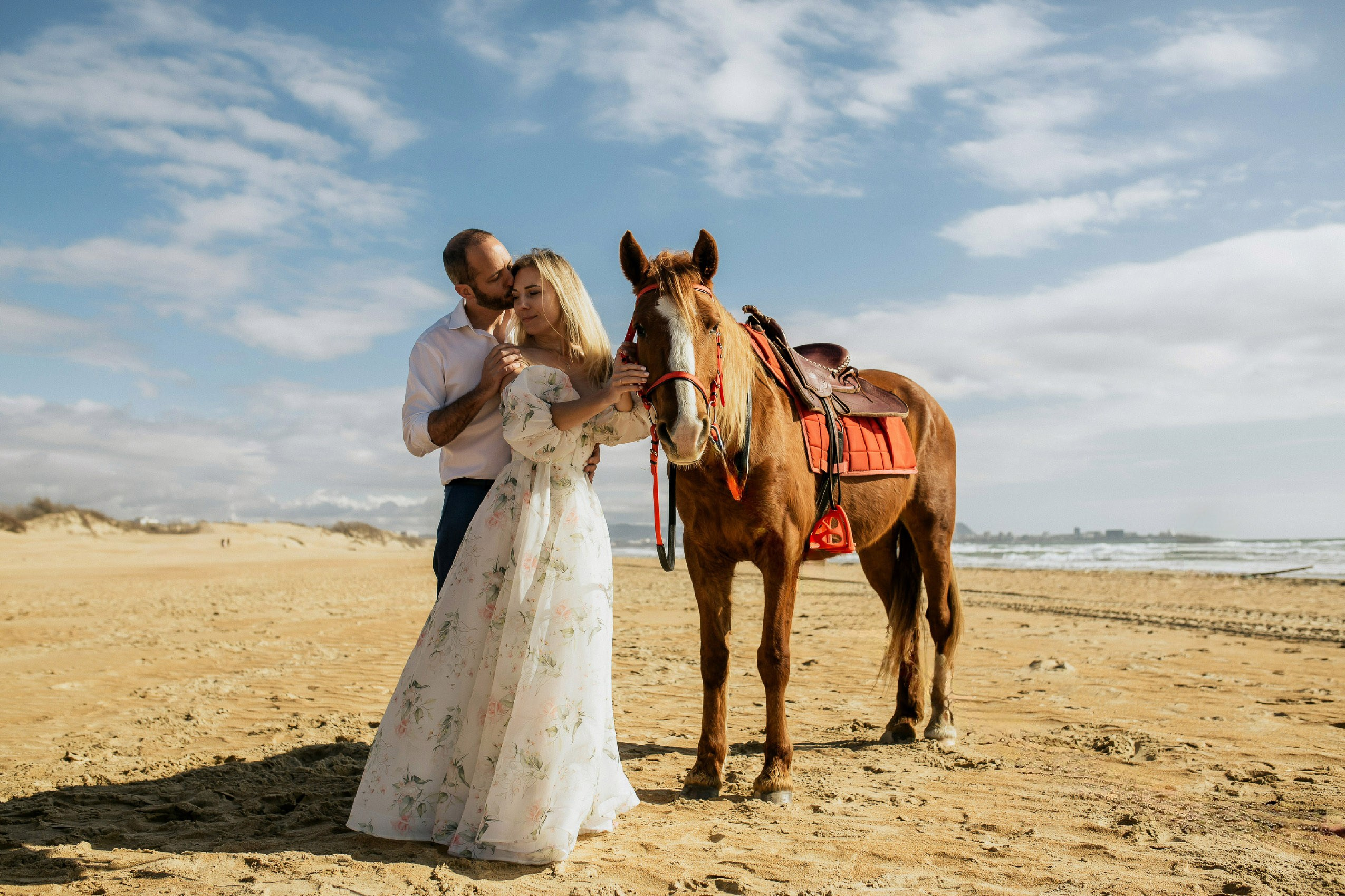 Фотосессия на лошадях на пляже Джемете в Анапе