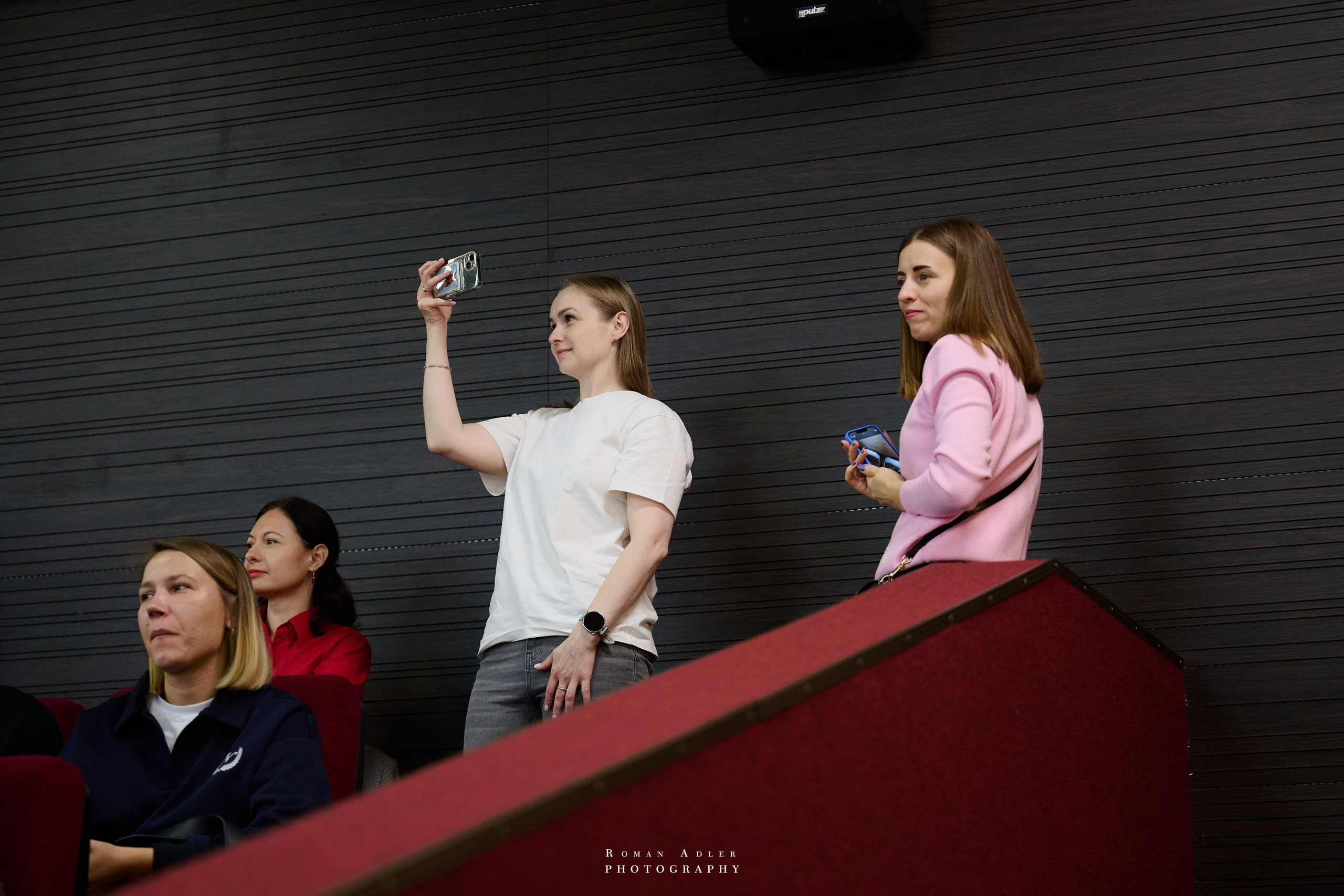 ДК «Победа» выставка фотопроекта «Территории». Фотограф Роман Адлер