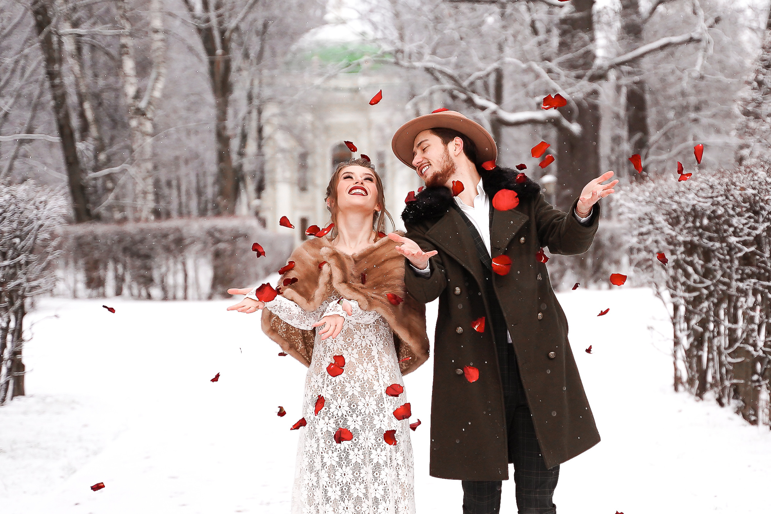 Зимняя свадебная фотосессия в Кусково, свадебный фотограф в Кусково