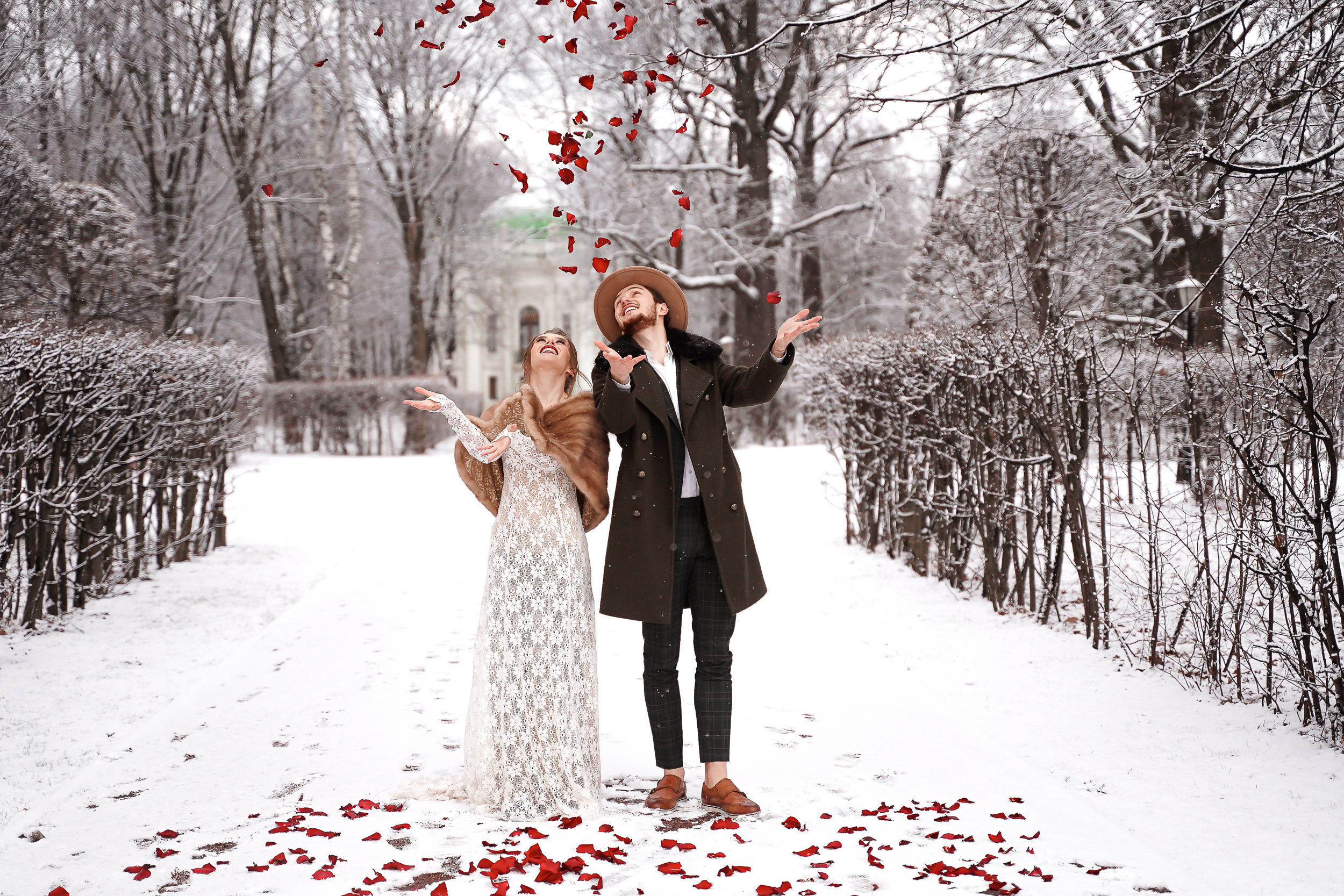Зимняя свадебная фотосессия в Кусково, свадебный фотограф в Кусково