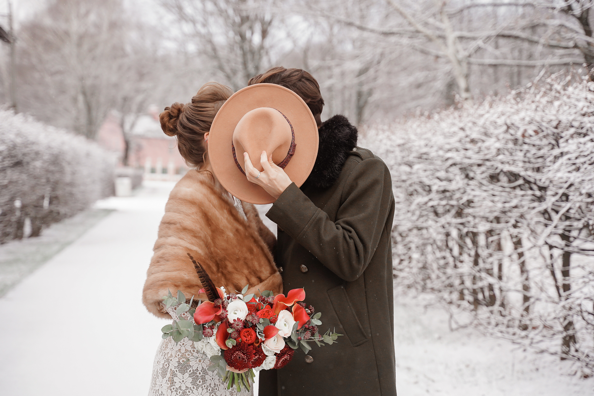 Зимняя свадебная фотосессия в Кусково, свадебный фотограф в Кусково