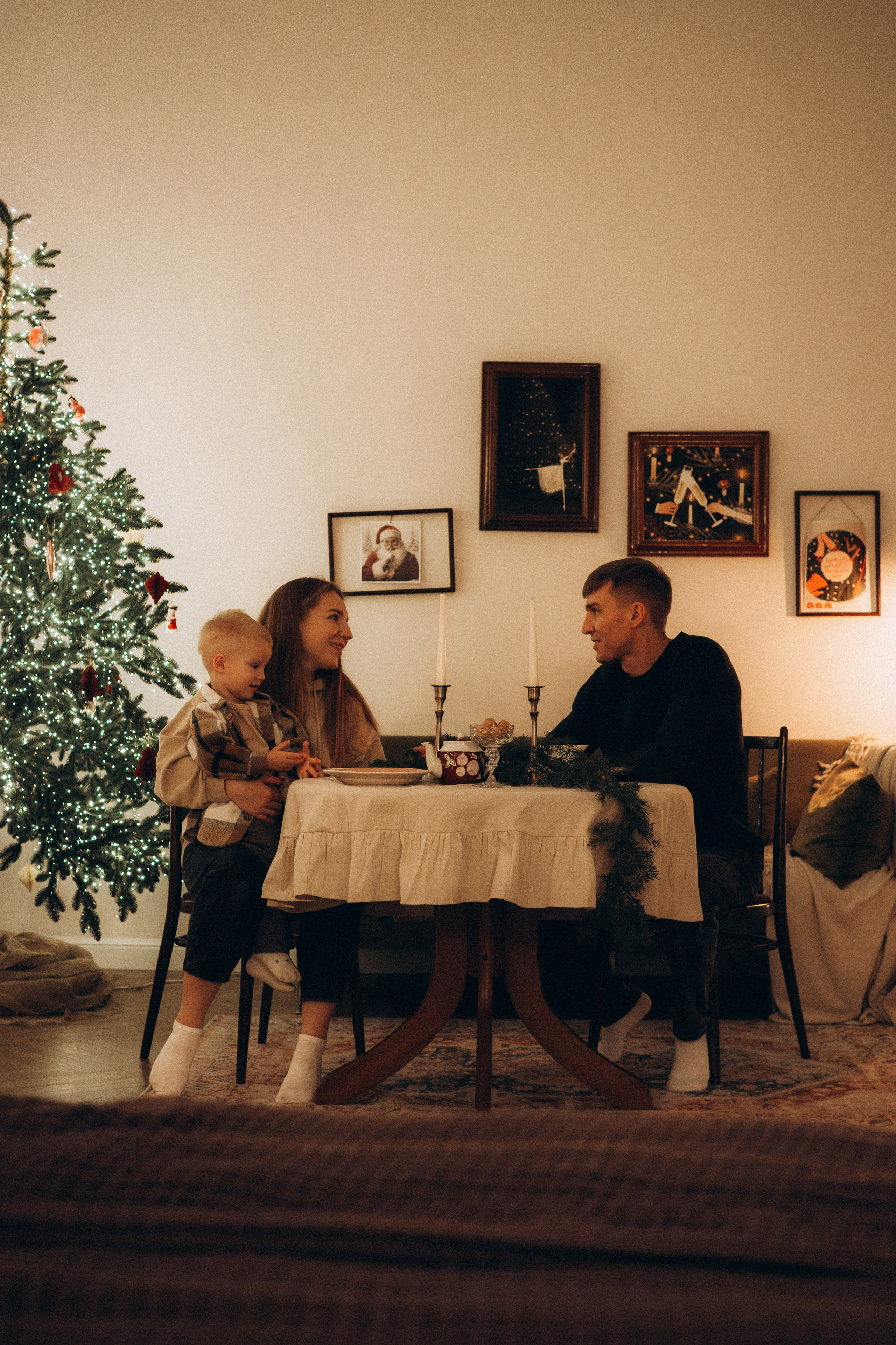 Новогодняя семейная фотосессия в студии. Семейный фотограф Егор Веденин
