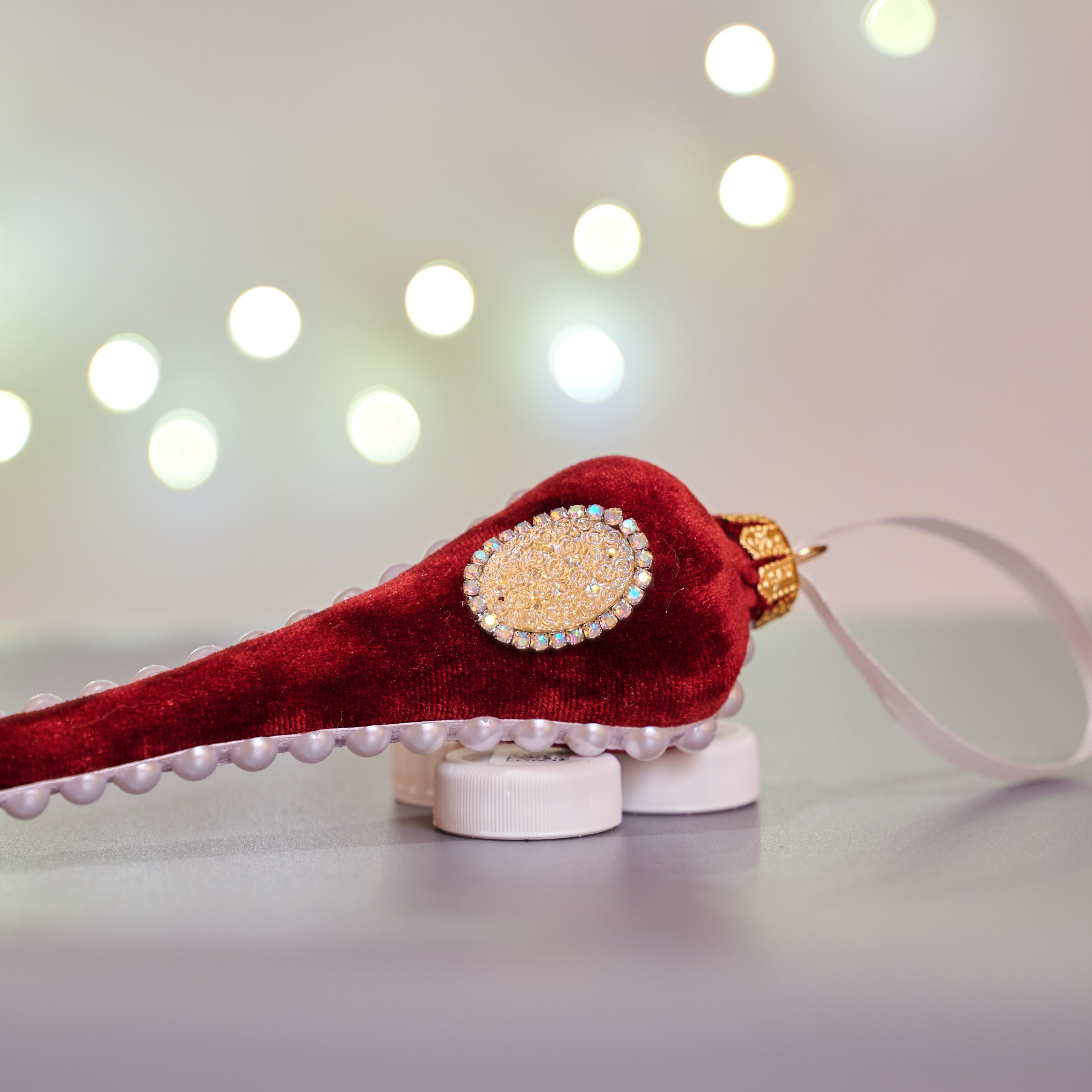 Сосулька из красного бархата. Елочные игрушки ручной работы / Fairytale decor