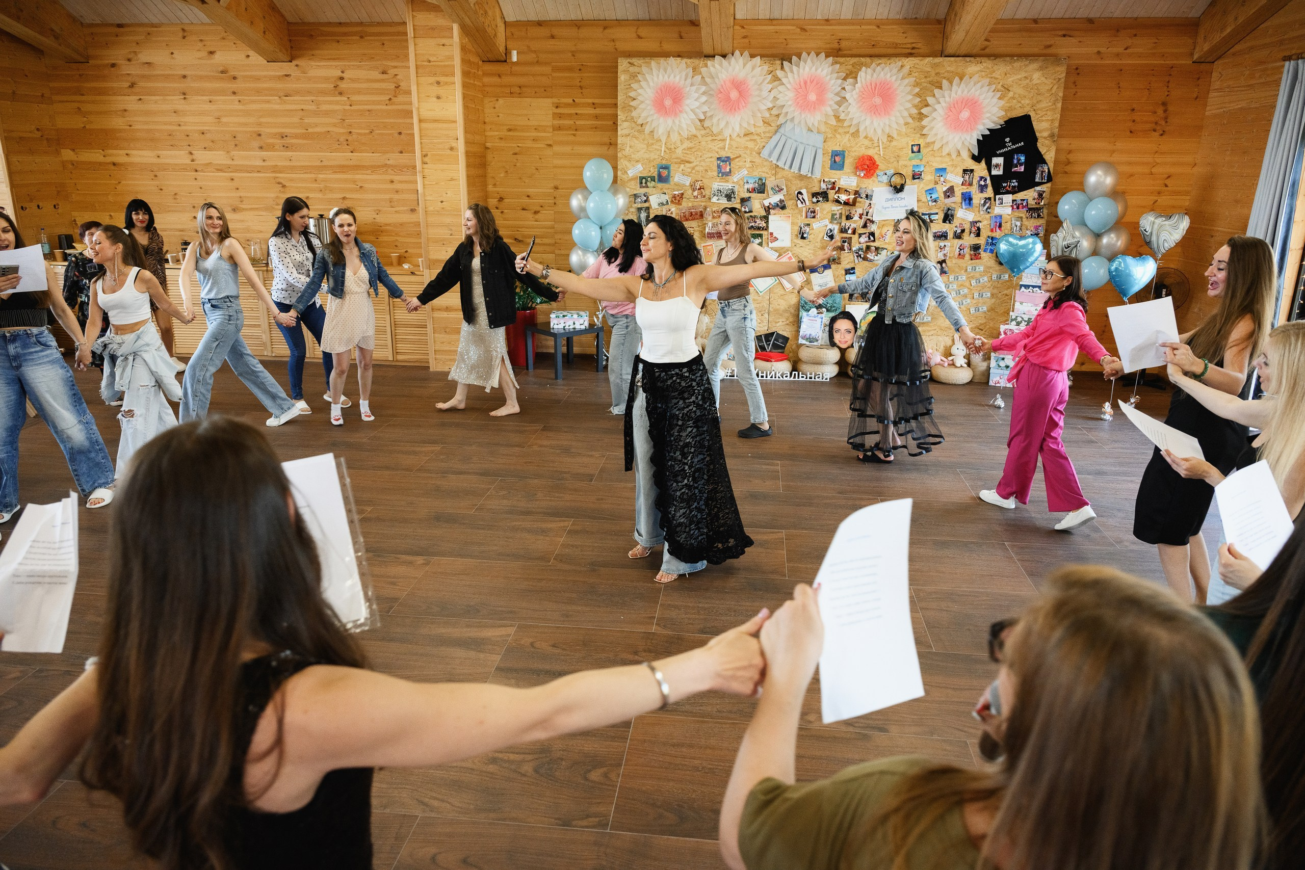 Фотосъемка дня рождения в Петропавловске-Камчатском. Яркая фотосессия дня рождения на природе в Петропавловске-Камчатском. Веселые моменты праздника с друзьями в кадре. Профессиональная съемка детских и взрослых дней рождения. Фотосессия дня рождения в Петропавловске-Камчатском.