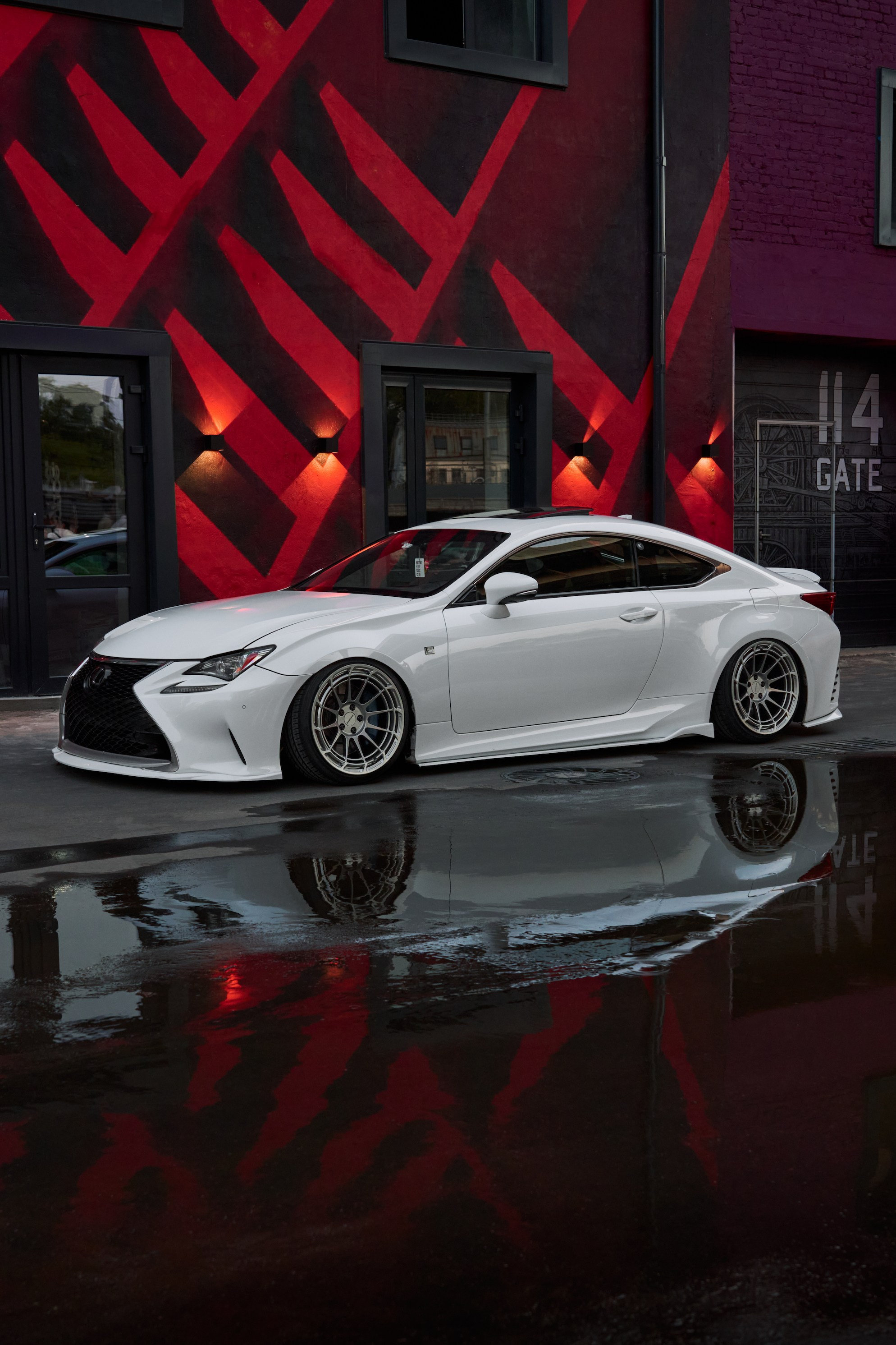 Белый Lexus на Instance Meet Underground