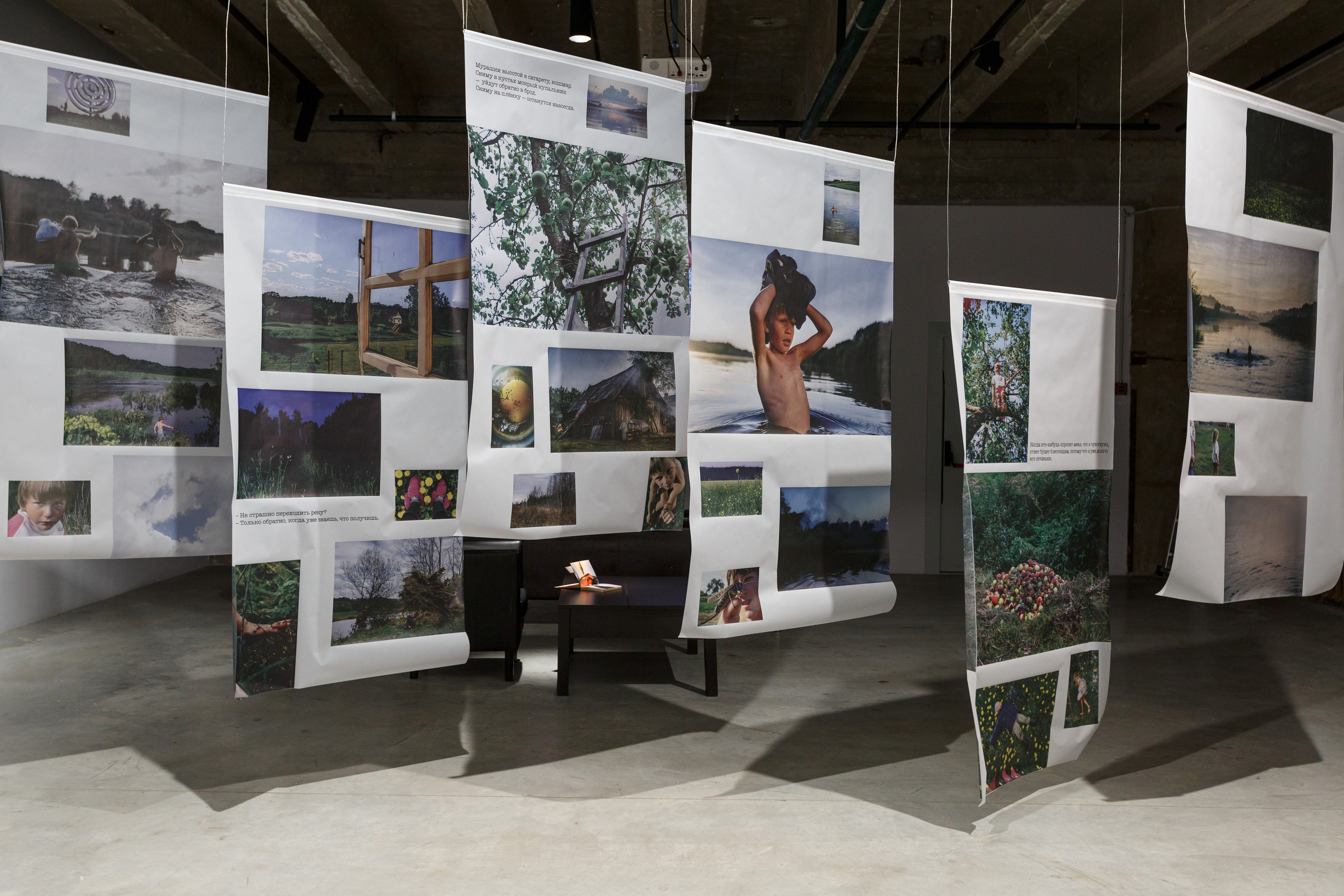 Фотокнига "Брод", инсталляция в галерее PennLab. Художница Ольга Михальчук