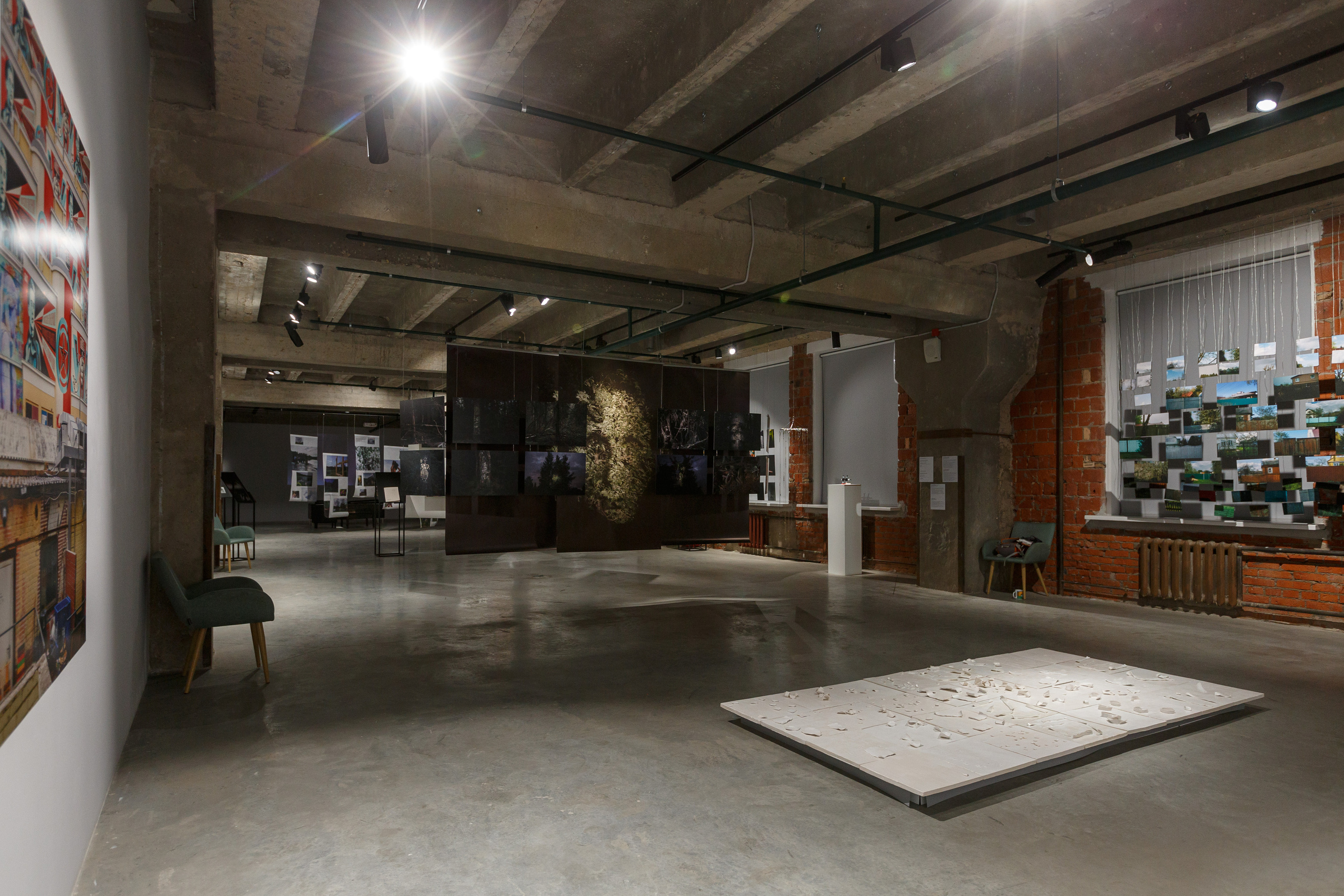 Выставка современного искусства "17", галерея PennLab, Москва. Фото Ольги Михальчук