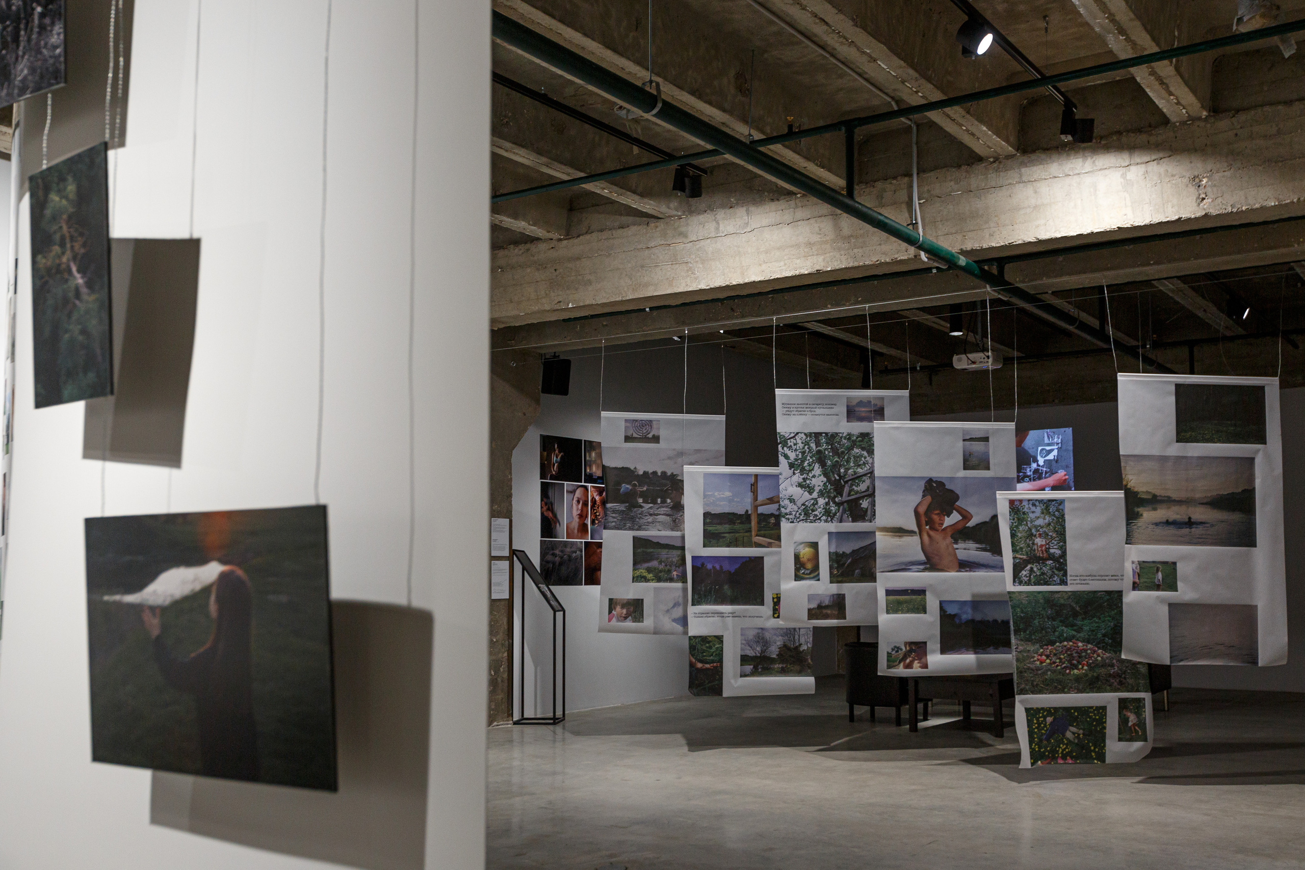 Фотокнига "Брод", инсталляция в галерее PennLab. Художница Ольга Михальчук