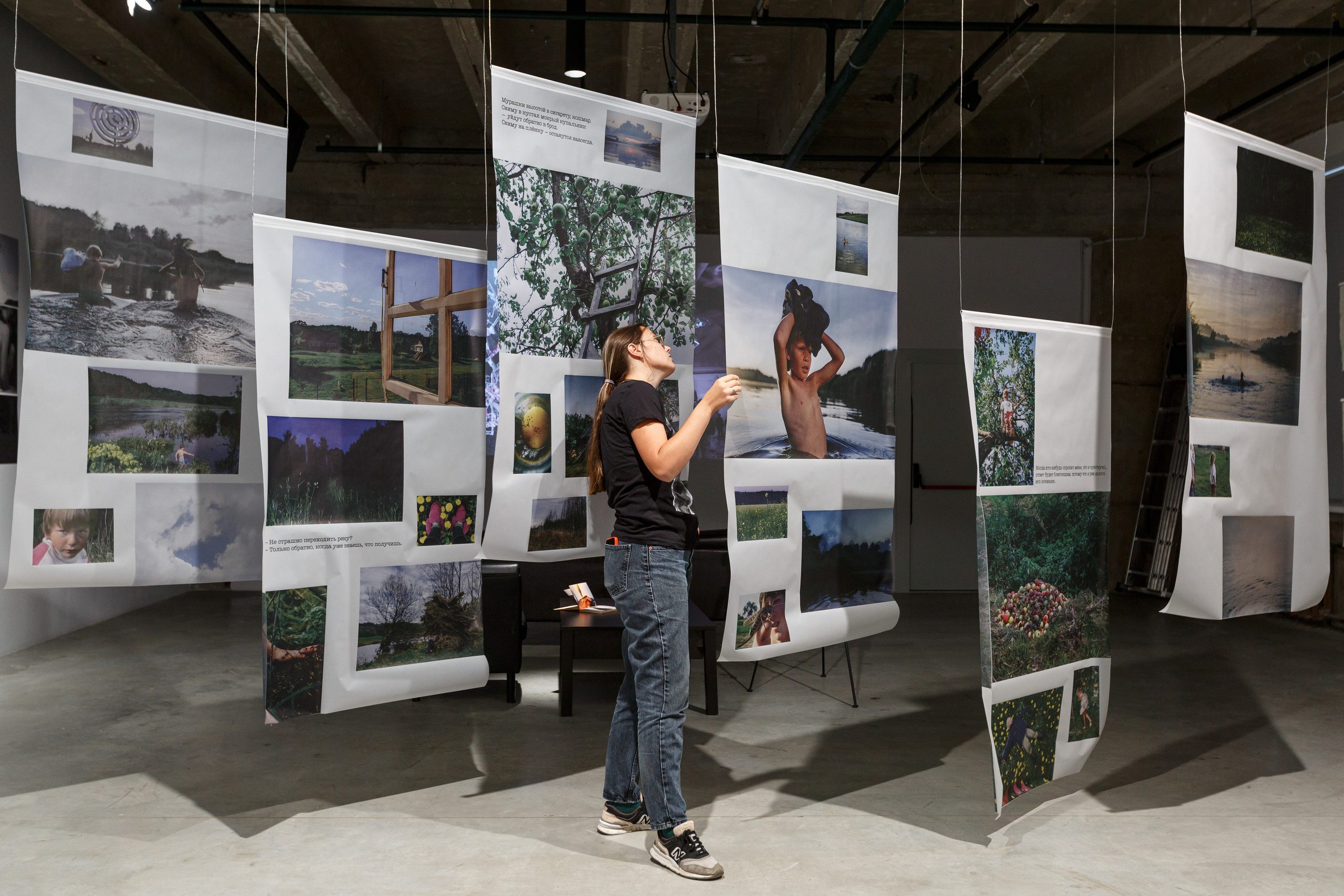 Фотокнига "Брод", инсталляция в галерее PennLab. Художница Ольга Михальчук