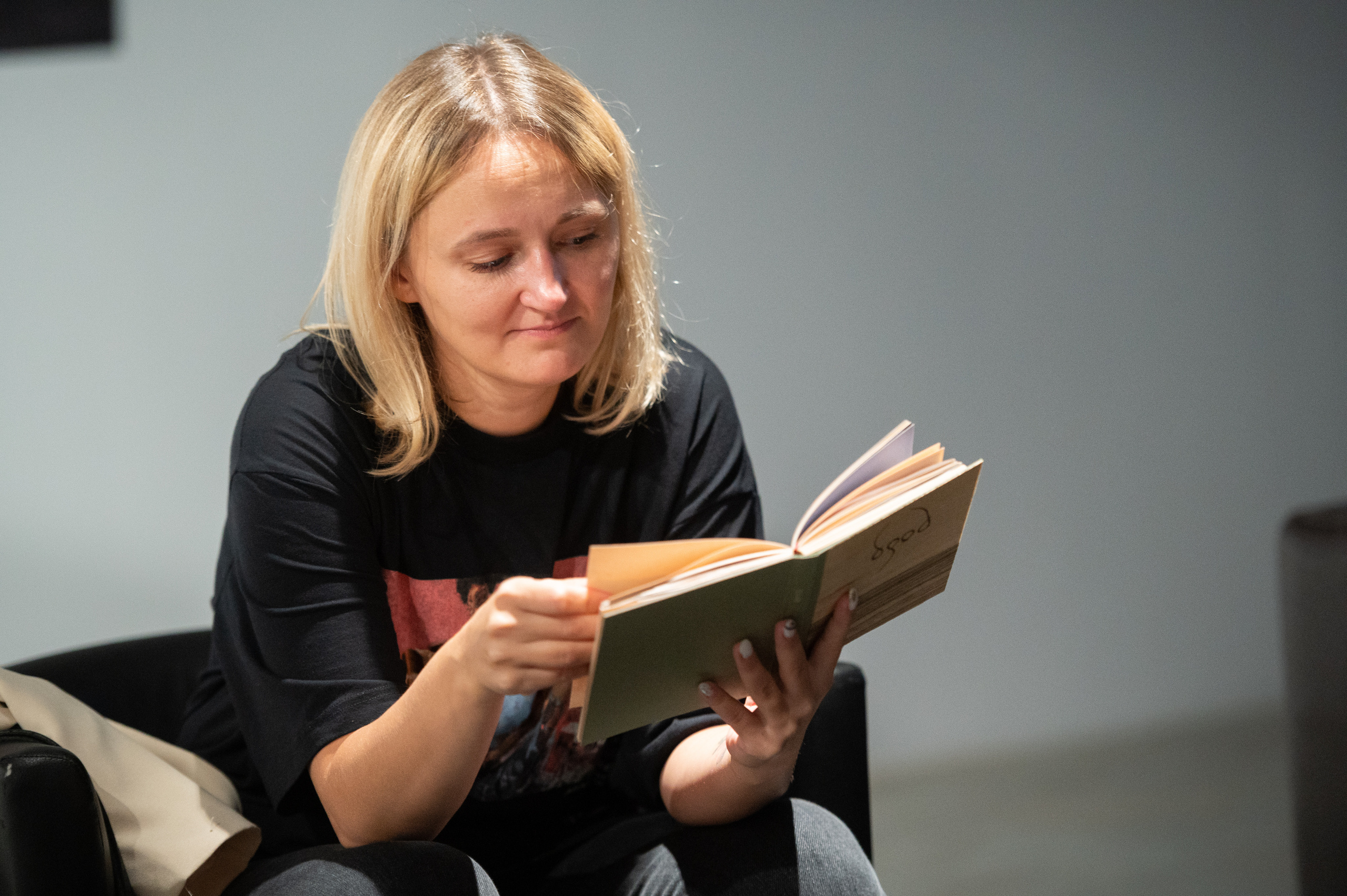 Фотокнига "Брод", инсталляция в галерее PennLab. Художница Ольга Михальчук