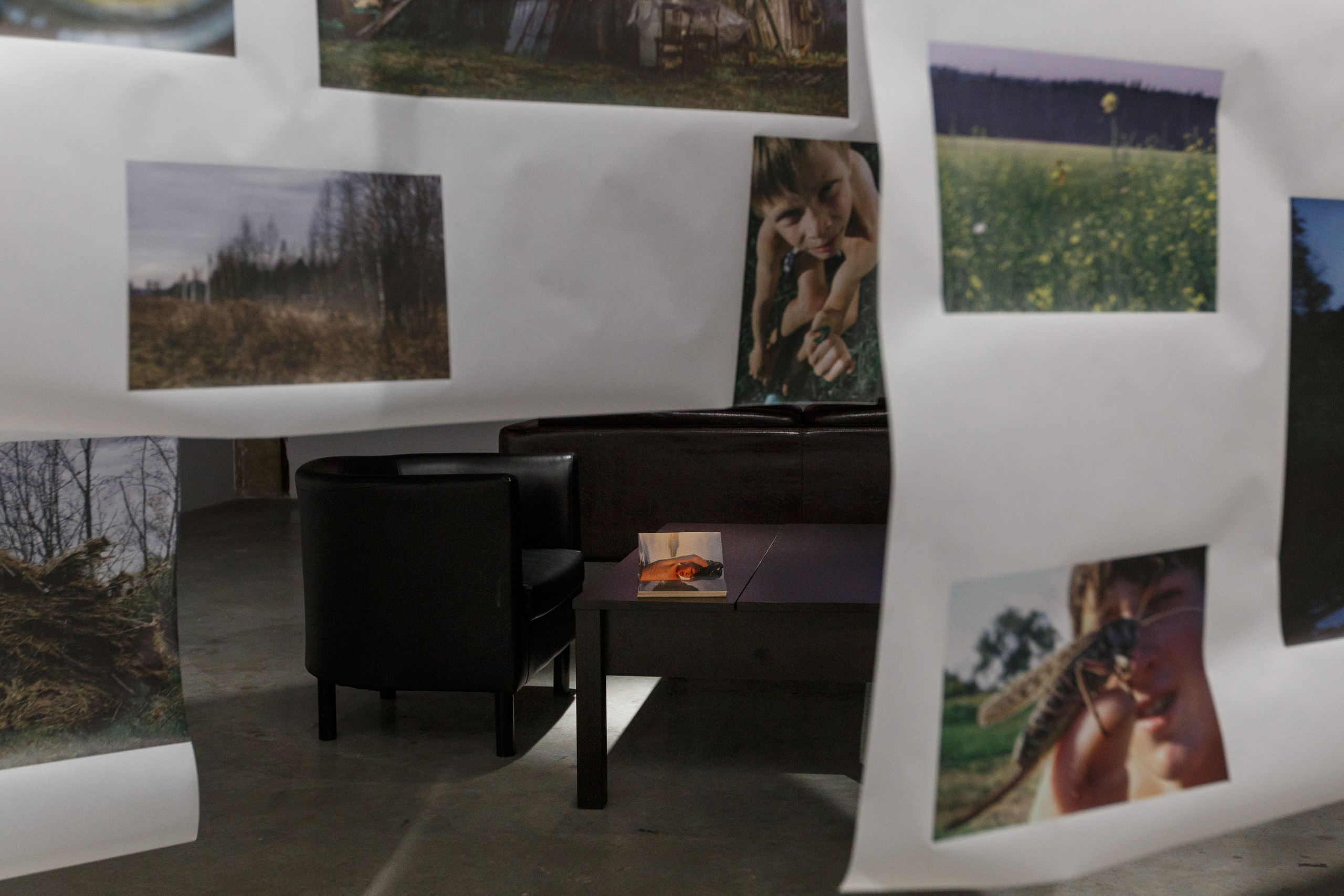 Фотокнига "Брод", инсталляция в галерее PennLab. Художница Ольга Михальчук