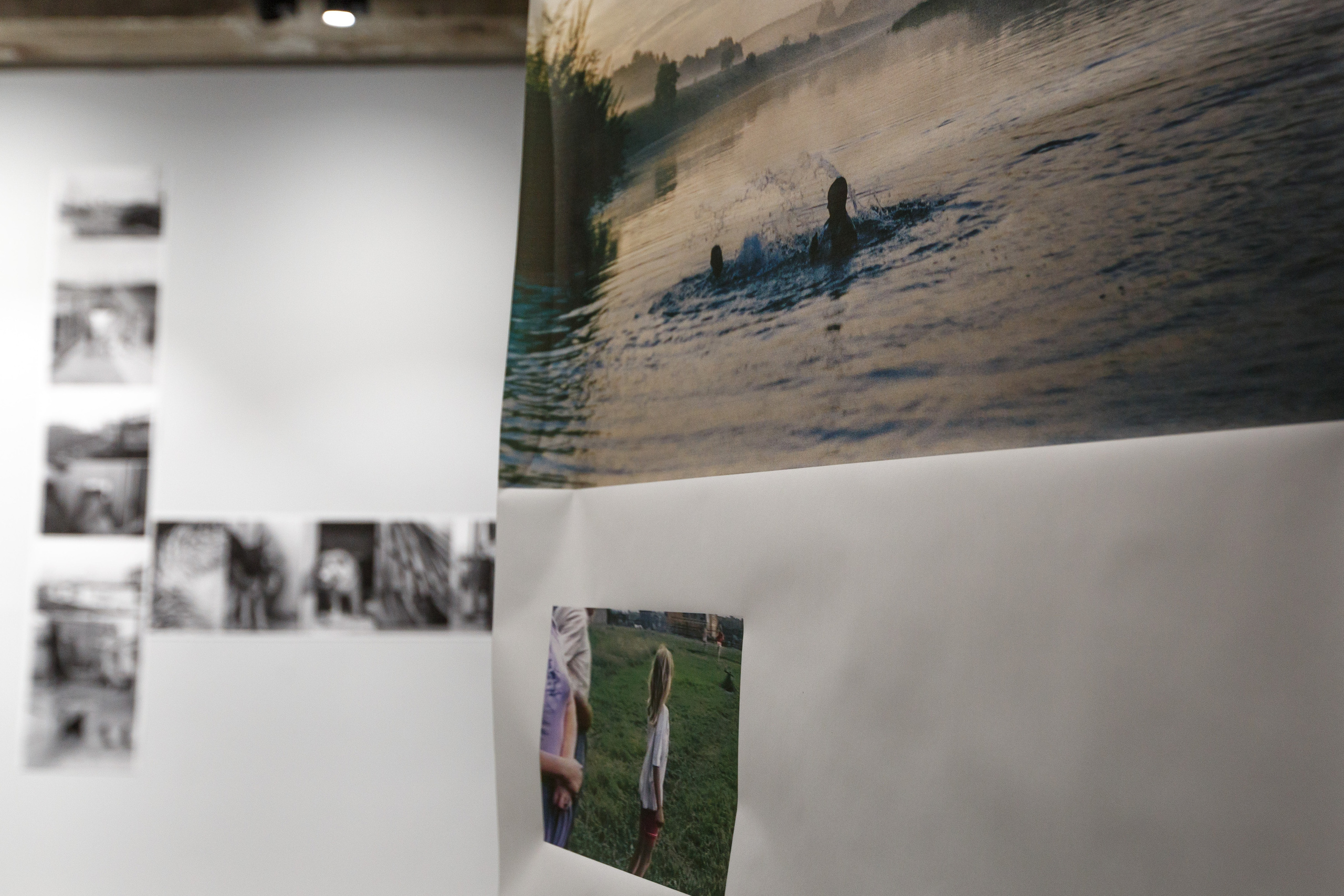 Фотокнига "Брод", инсталляция в галерее PennLab. Художница Ольга Михальчук