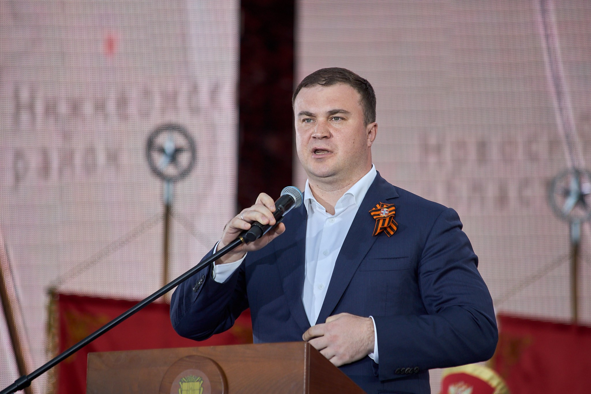 Концерт 9 мая 2025 года на соборной площади. Фотограф Омск | Александр Вандеров